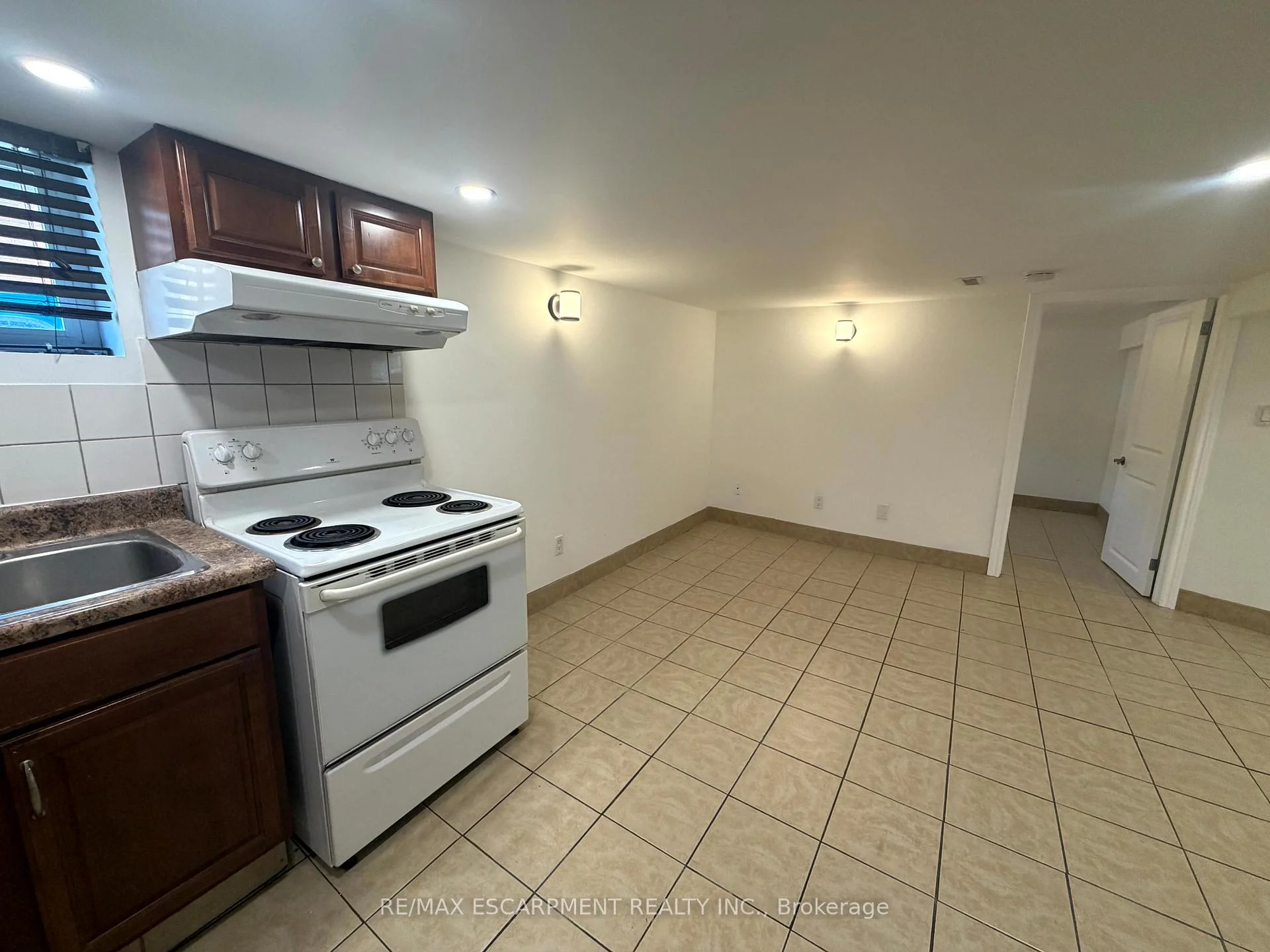 Photo 22 of Unit Lower Level, 98 Limeridge Road E, Hamilton, Greeningdon — HOMEH