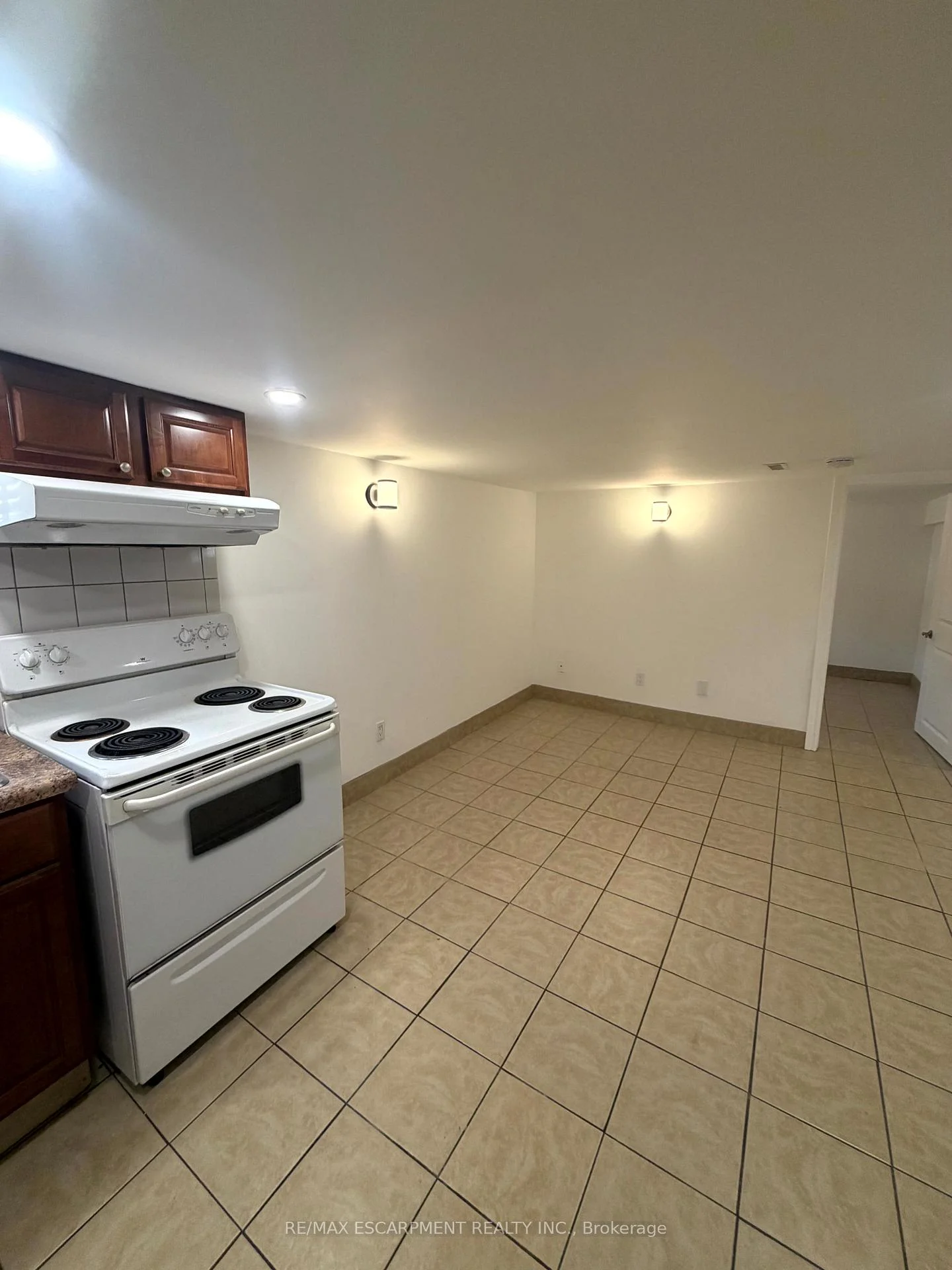 Photo 24 of Unit Lower Level, 98 Limeridge Road E, Hamilton, Greeningdon — HOMEH