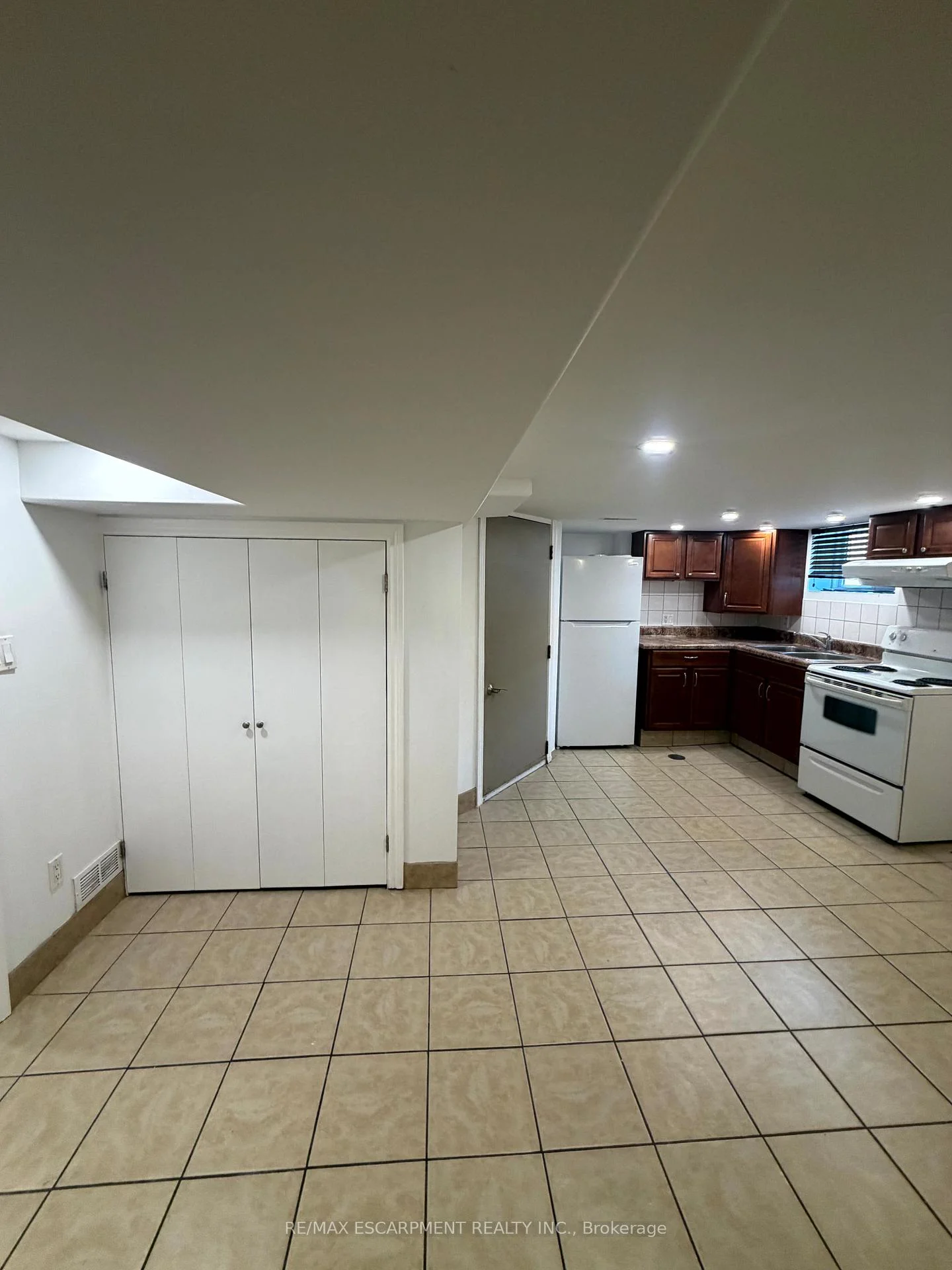 Photo 28 of Unit Lower Level, 98 Limeridge Road E, Hamilton, Greeningdon — HOMEH