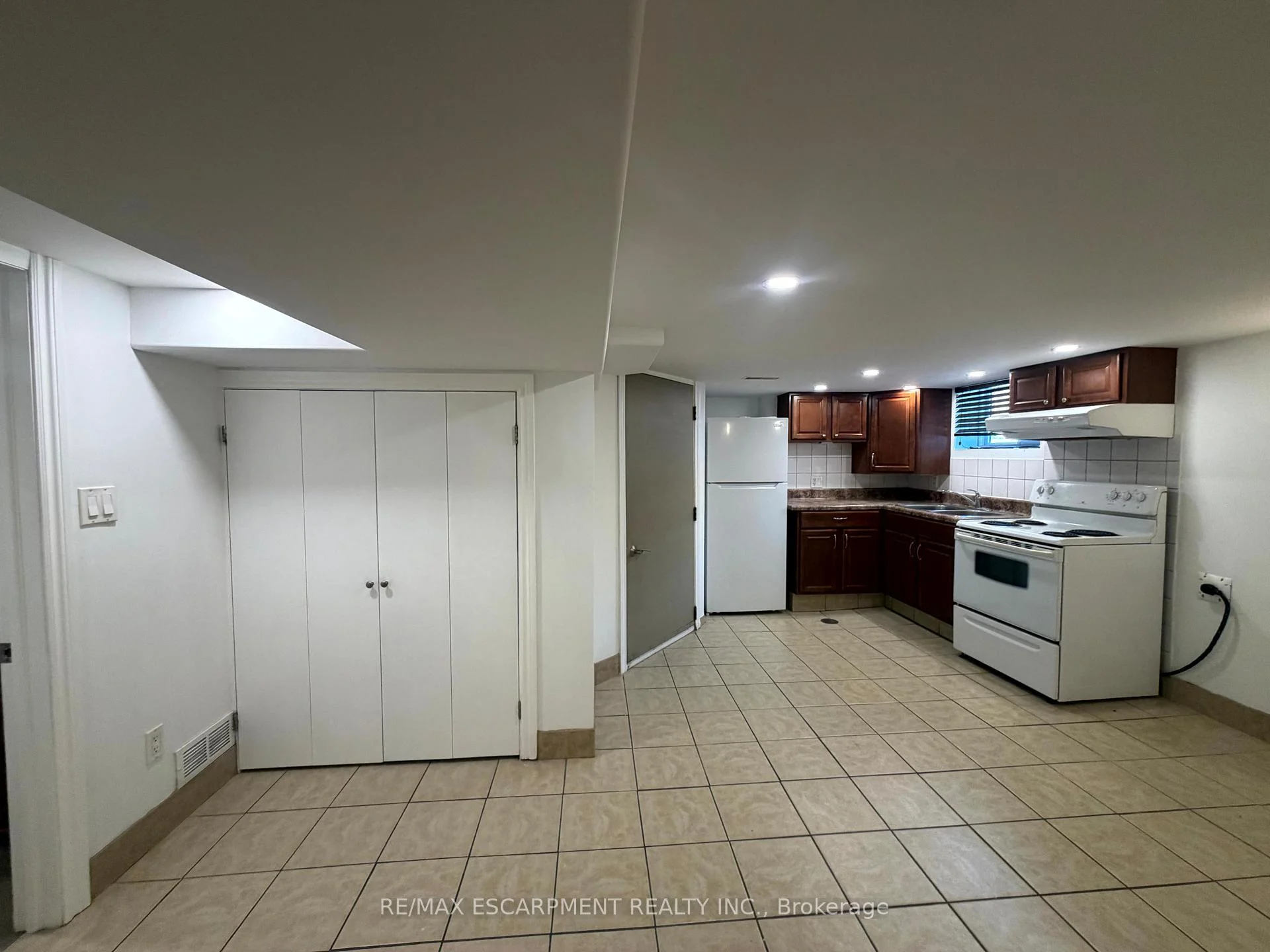 Photo 30 of Unit Lower Level, 98 Limeridge Road E, Hamilton, Greeningdon — HOMEH