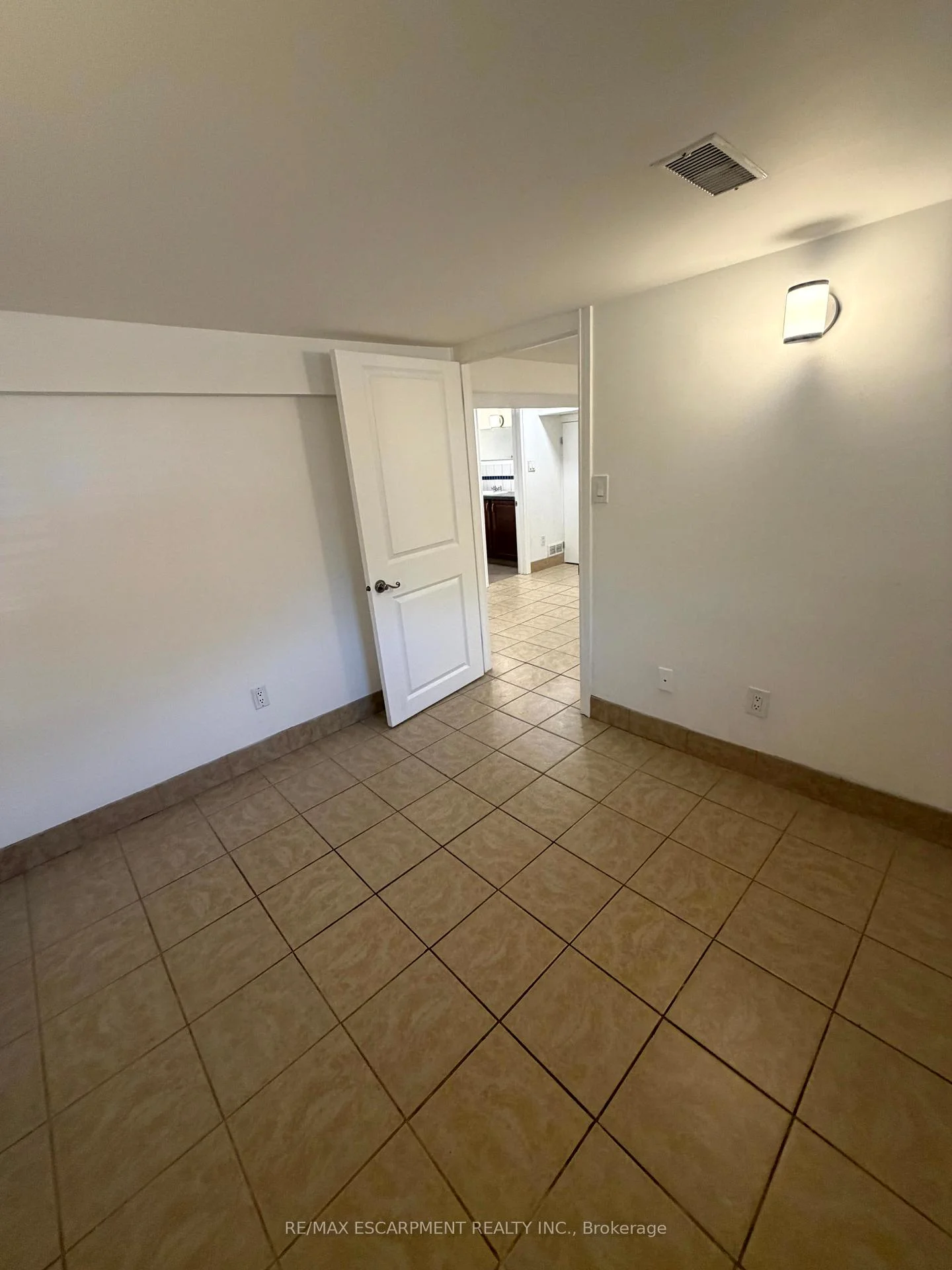 Photo 37 of Unit Lower Level, 98 Limeridge Road E, Hamilton, Greeningdon — HOMEH