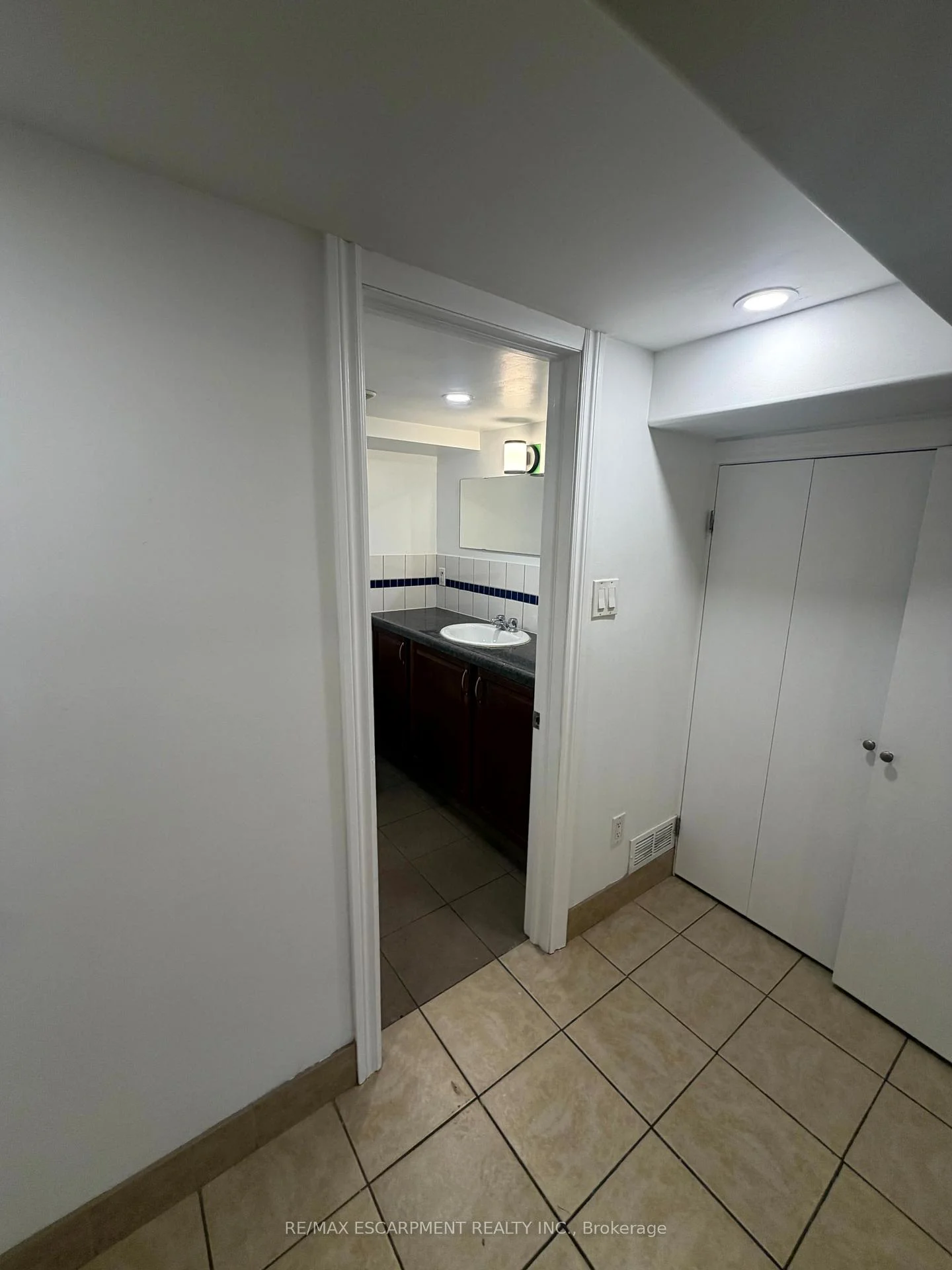 Photo 38 of Unit Lower Level, 98 Limeridge Road E, Hamilton, Greeningdon — HOMEH