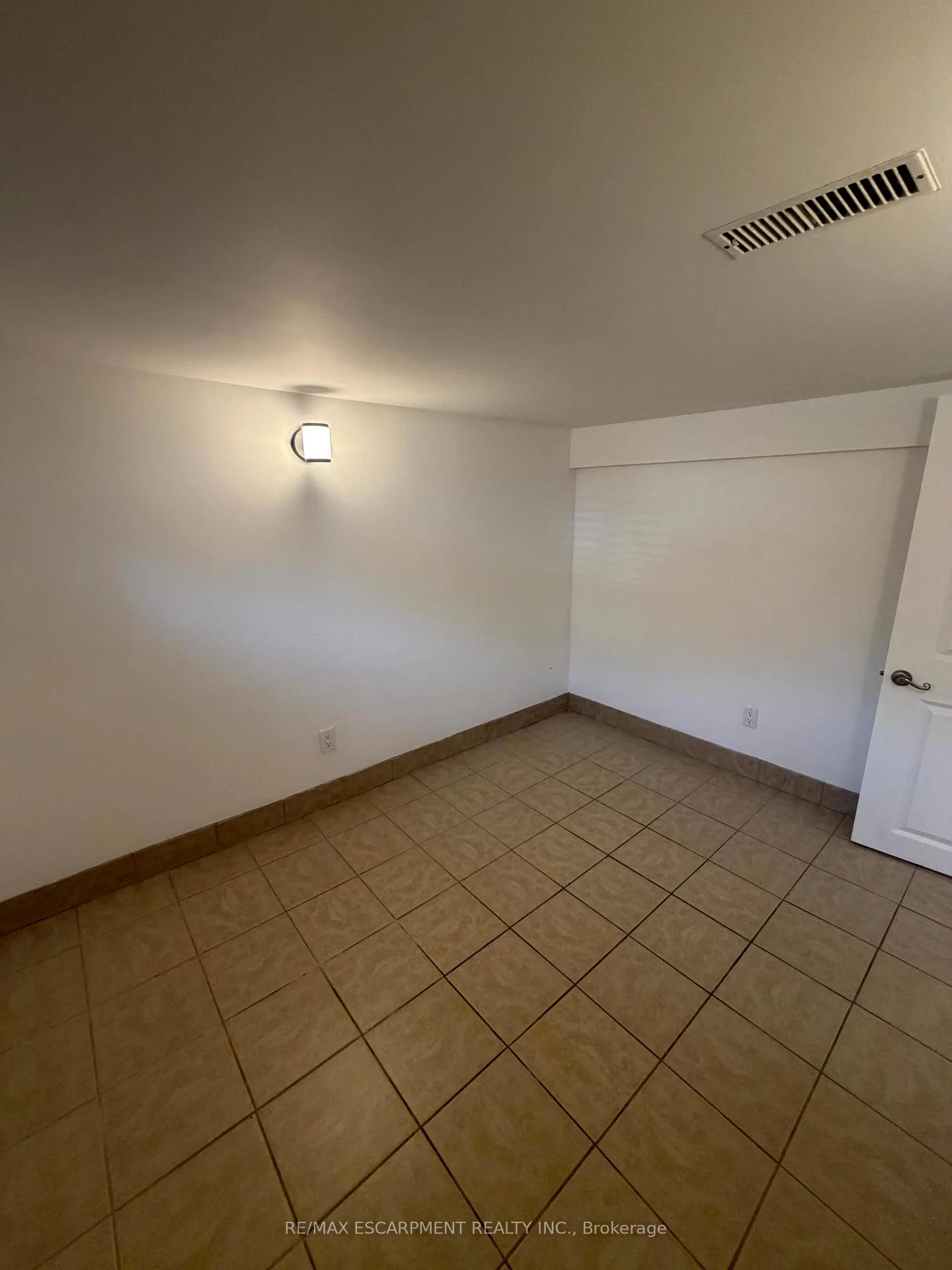 Photo 40 of Unit Lower Level, 98 Limeridge Road E, Hamilton, Greeningdon — HOMEH