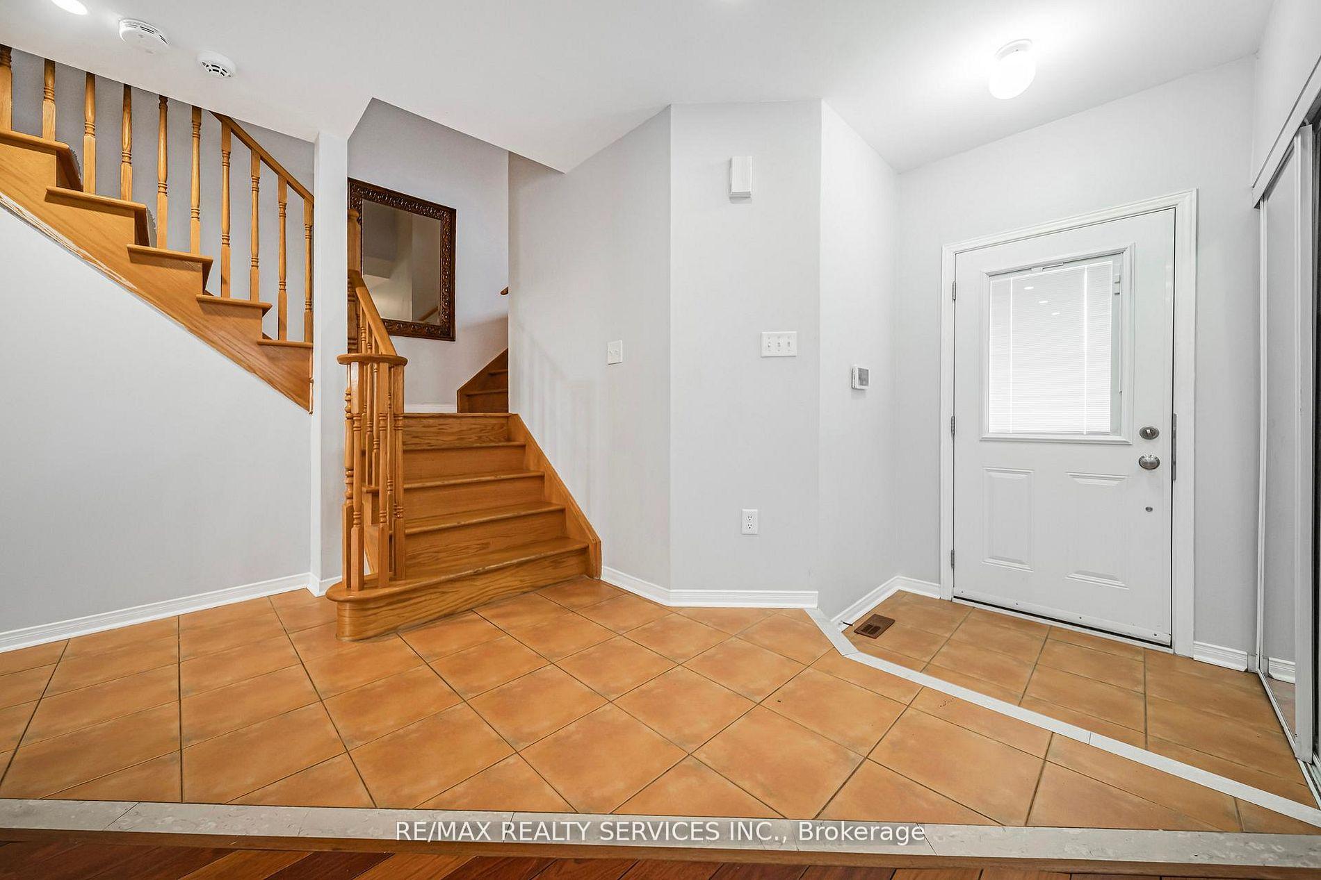 Photo 5 of 81 Roadmaster Lane, Brampton, Fletcher's Meadow — HOMEH