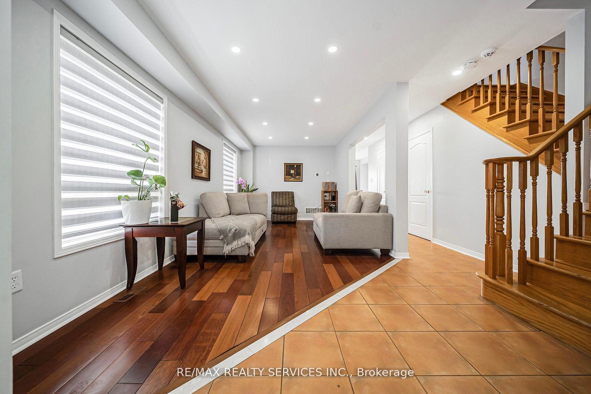 Photo 6 of 81 Roadmaster Lane, Brampton, Fletcher's Meadow — HOMEH