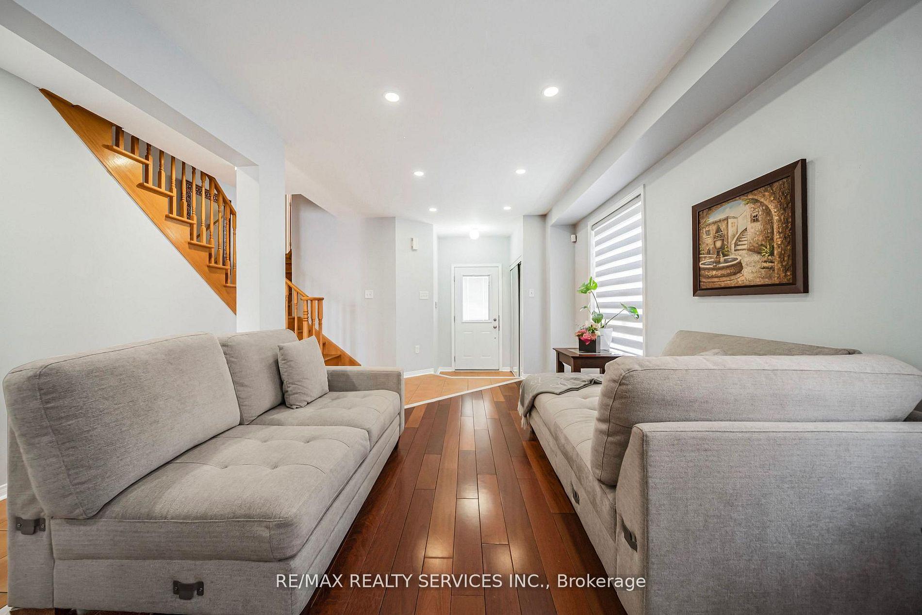 Photo 7 of 81 Roadmaster Lane, Brampton, Fletcher's Meadow — HOMEH