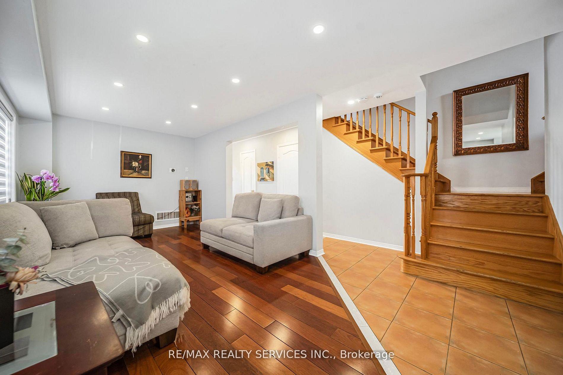 Photo 8 of 81 Roadmaster Lane, Brampton, Fletcher's Meadow — HOMEH