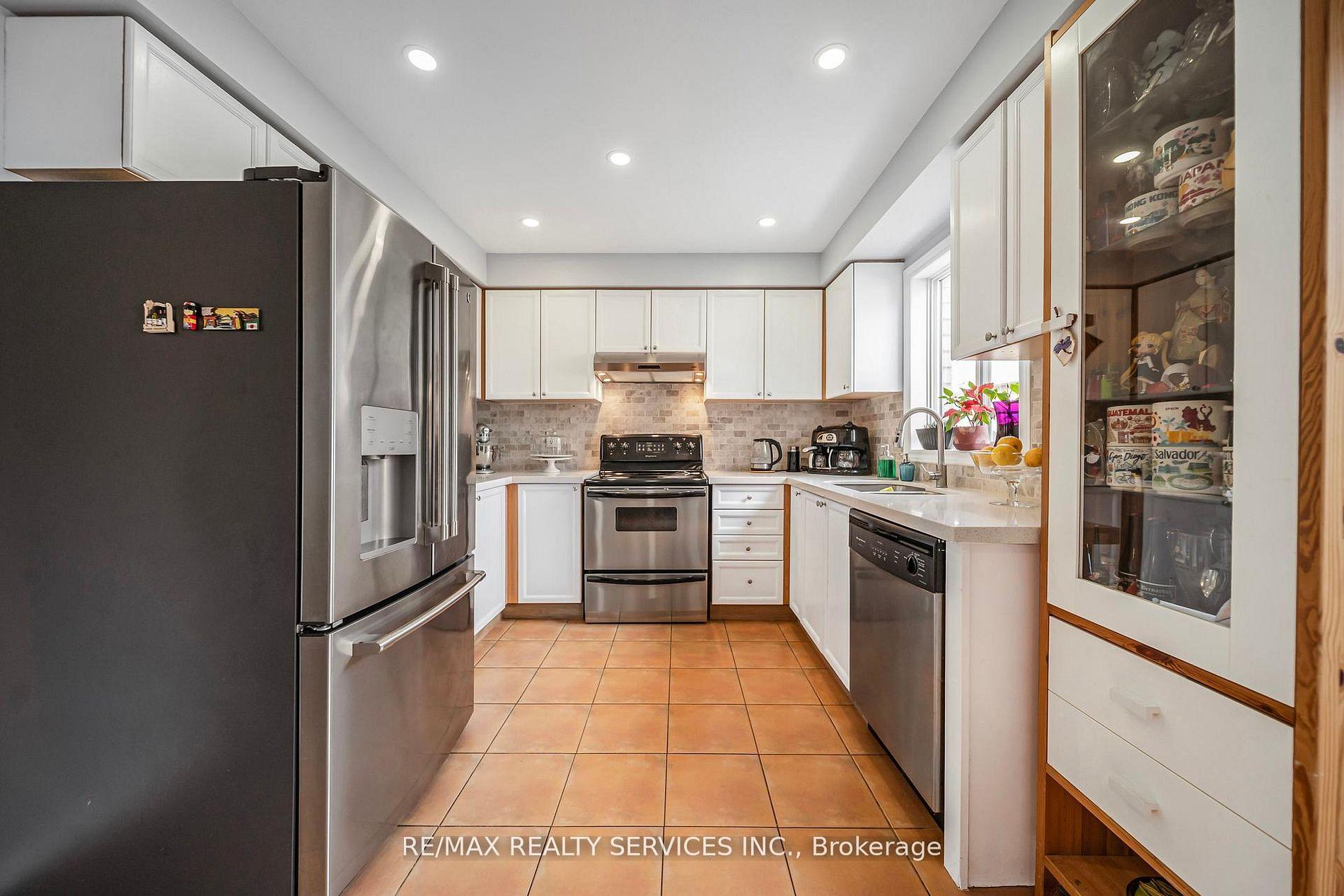 Photo 13 of 81 Roadmaster Lane, Brampton, Fletcher's Meadow — HOMEH
