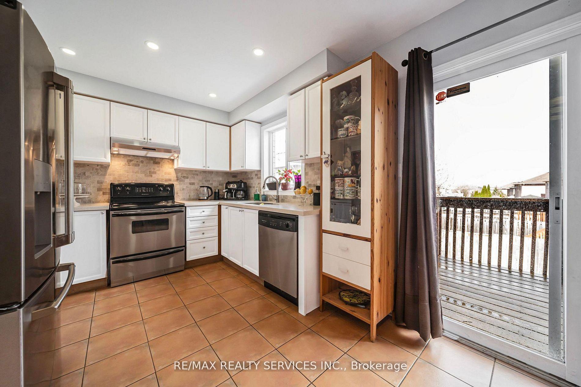 Photo 14 of 81 Roadmaster Lane, Brampton, Fletcher's Meadow — HOMEH