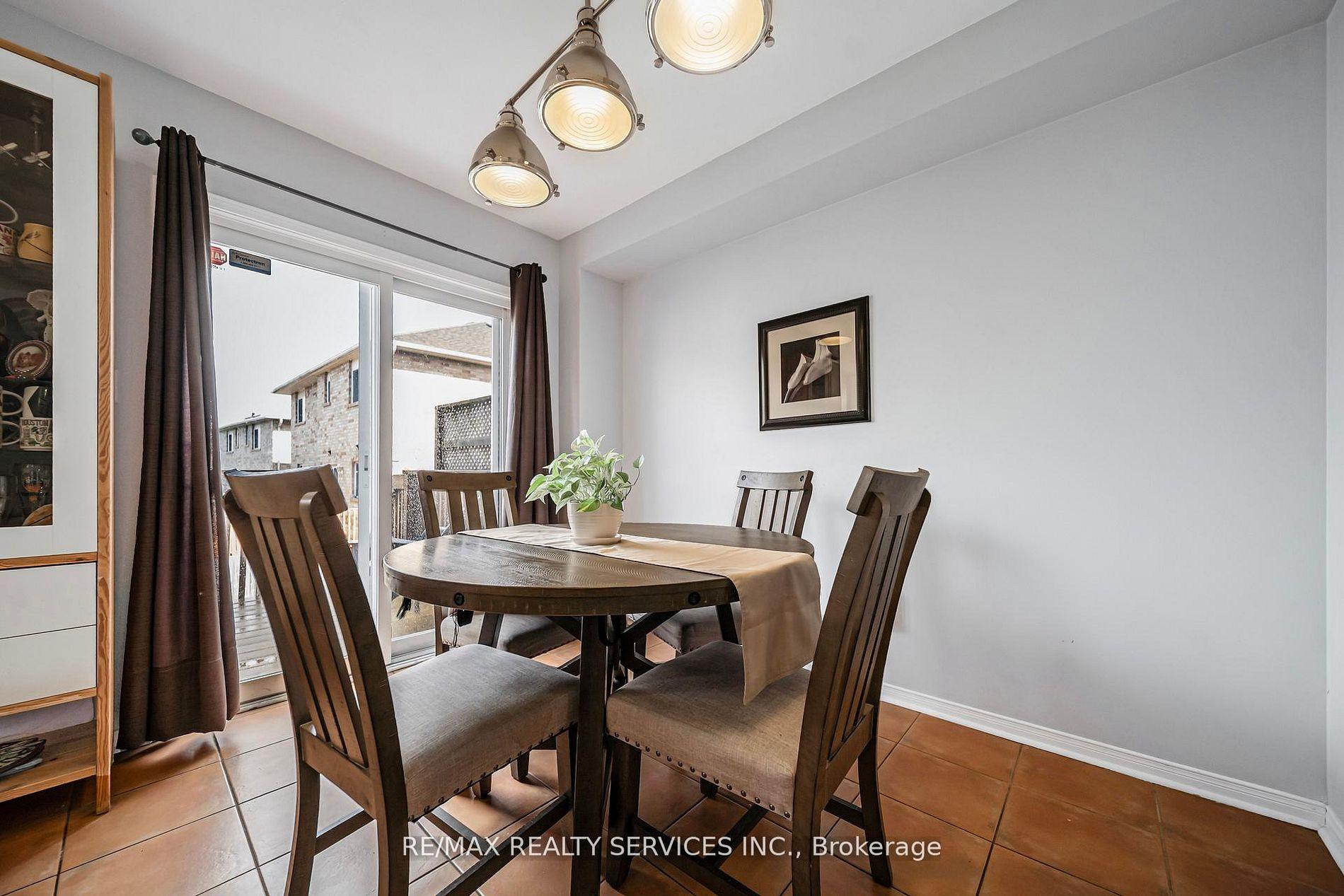 Photo 16 of 81 Roadmaster Lane, Brampton, Fletcher's Meadow — HOMEH