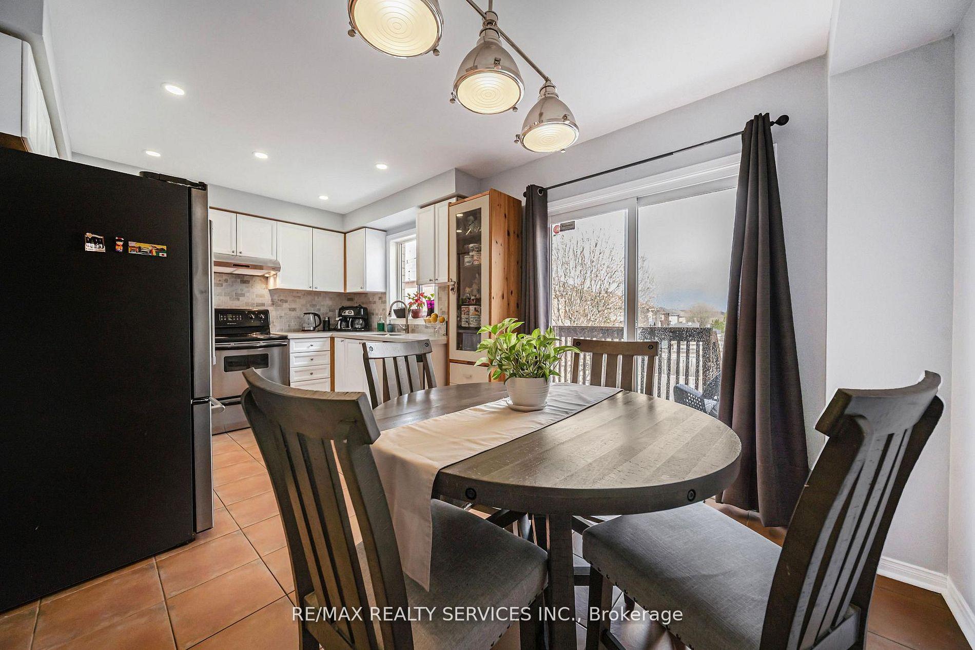 Photo 17 of 81 Roadmaster Lane, Brampton, Fletcher's Meadow — HOMEH