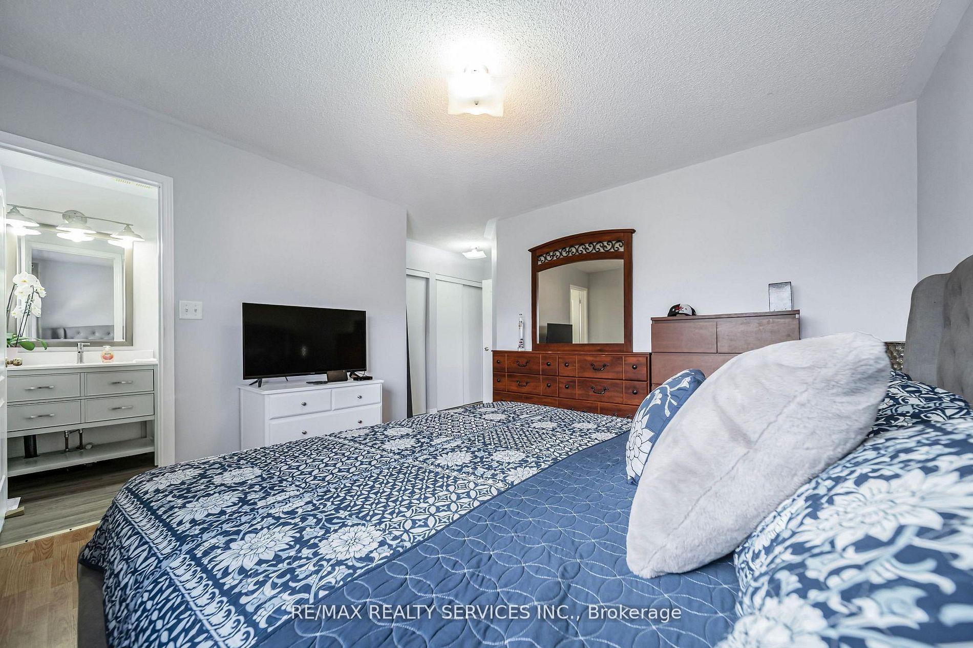 Photo 23 of 81 Roadmaster Lane, Brampton, Fletcher's Meadow — HOMEH