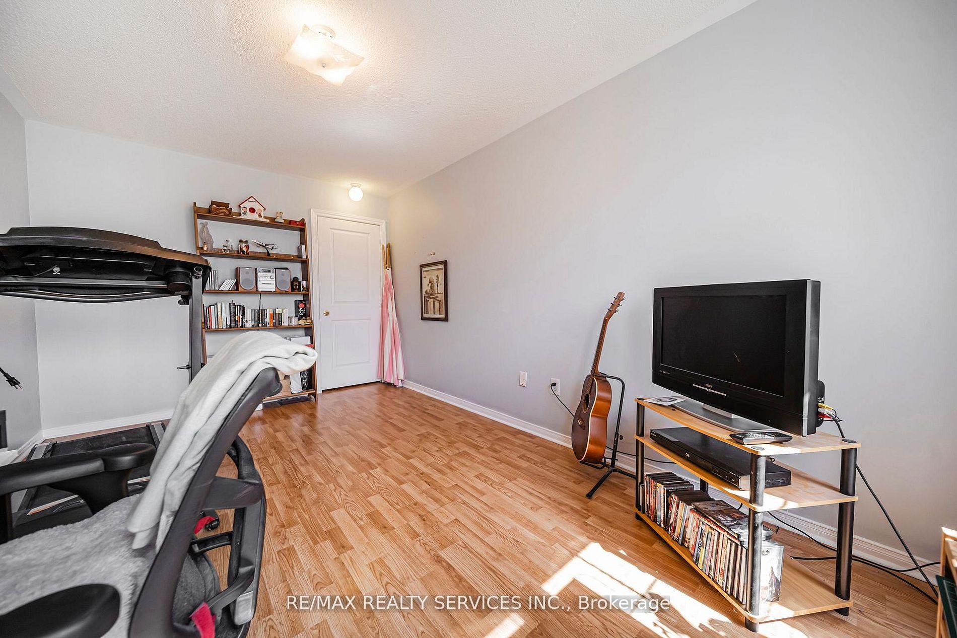Photo 29 of 81 Roadmaster Lane, Brampton, Fletcher's Meadow — HOMEH