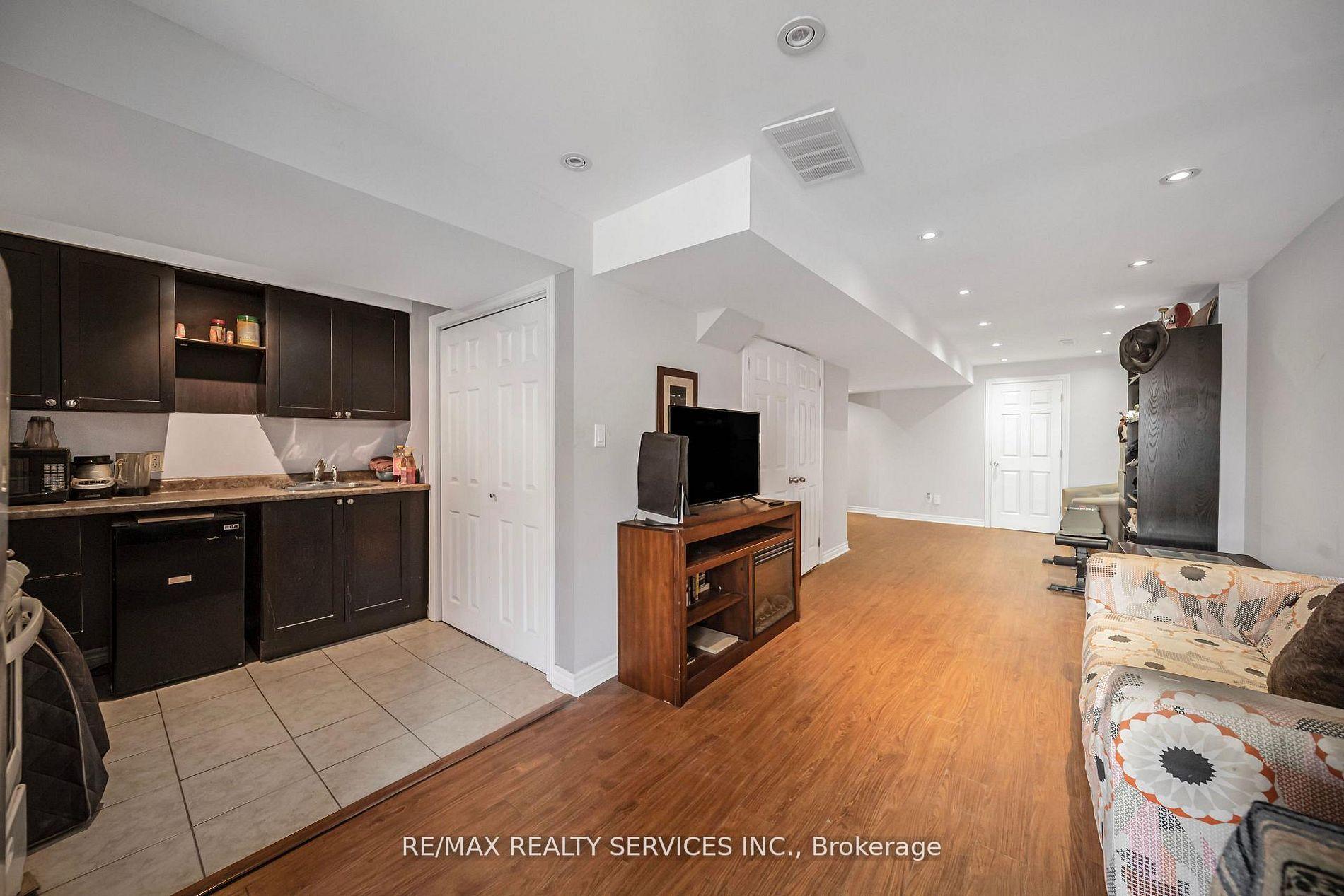 Photo 38 of 81 Roadmaster Lane, Brampton, Fletcher's Meadow — HOMEH