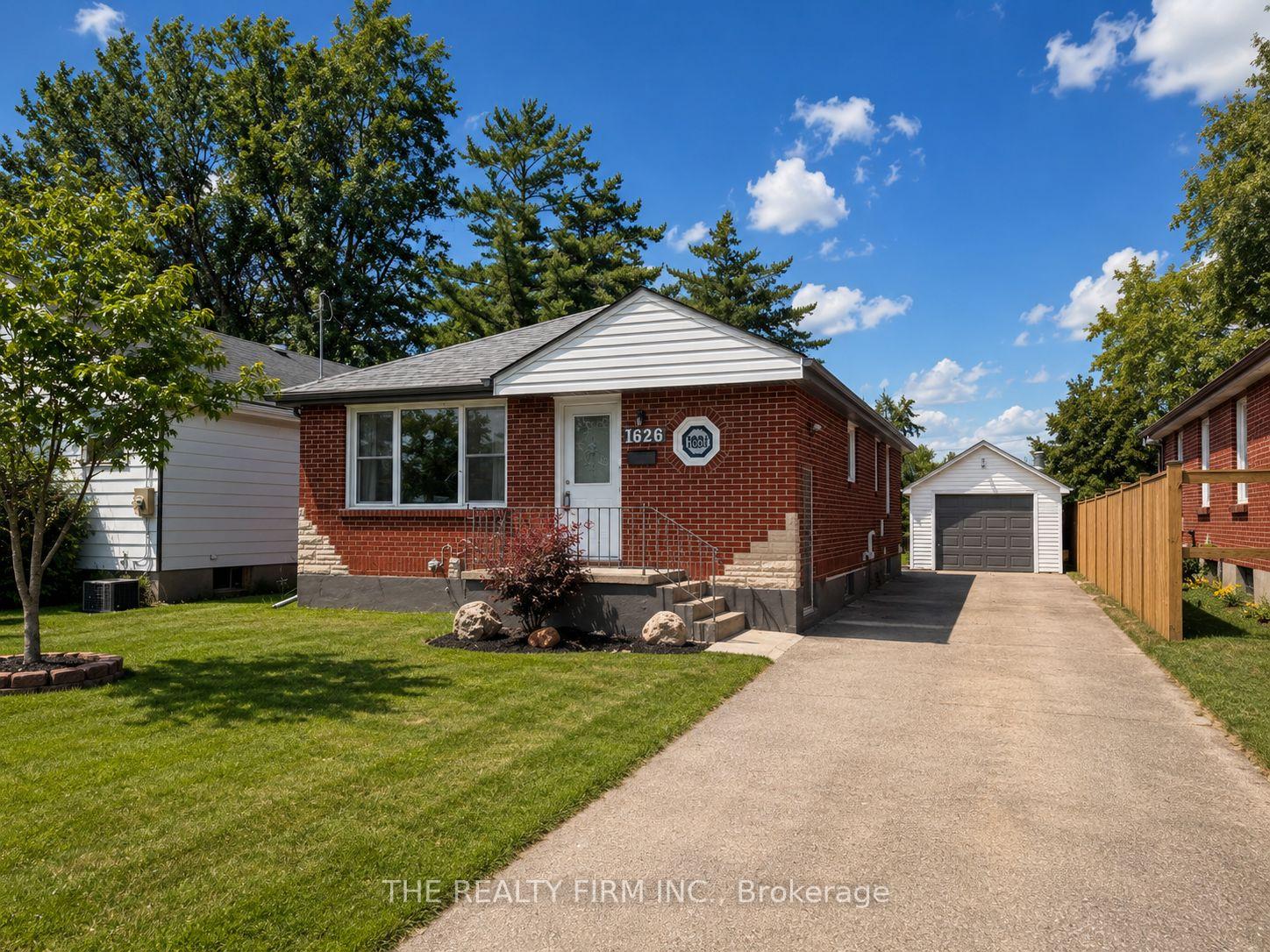 Photo 1 of 1626 Leonard Street, London, East H — HOMEH