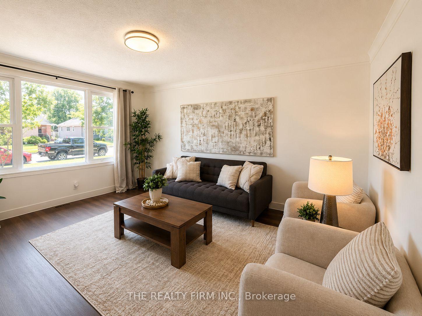 Photo 3 of 1626 Leonard Street, London, East H — HOMEH