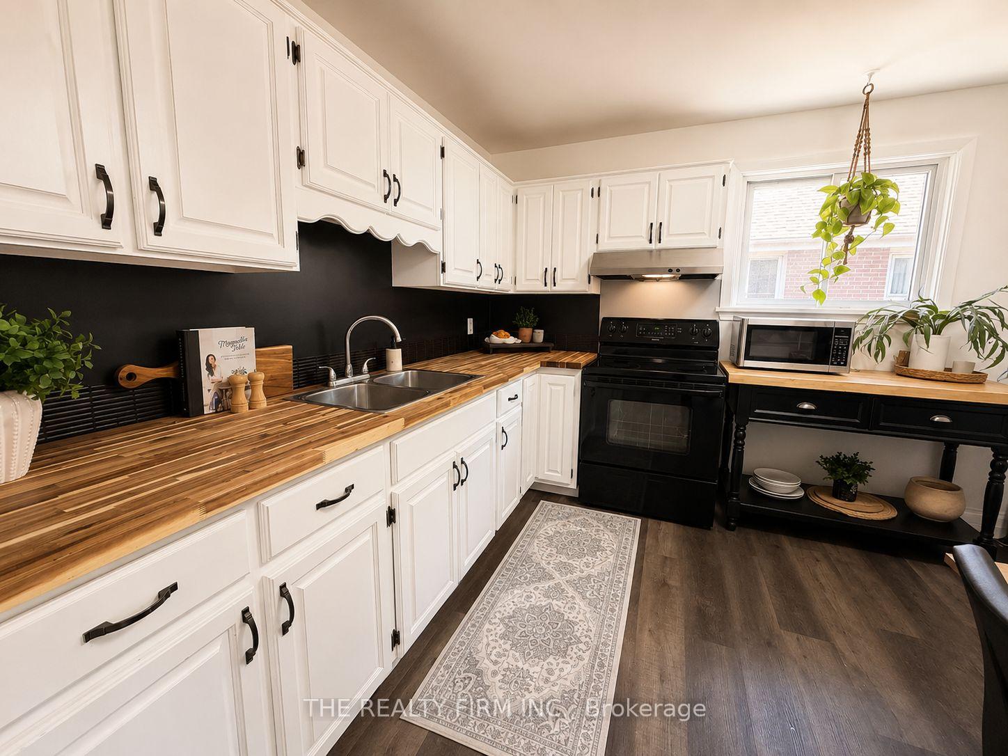 Photo 5 of 1626 Leonard Street, London, East H — HOMEH