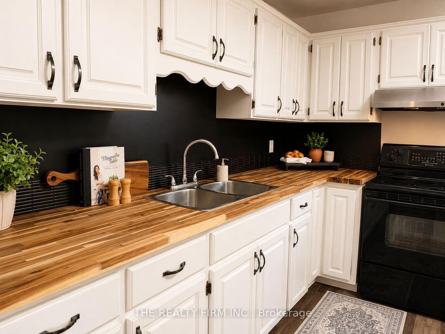Photo 6 of 1626 Leonard Street, London, East H — HOMEH