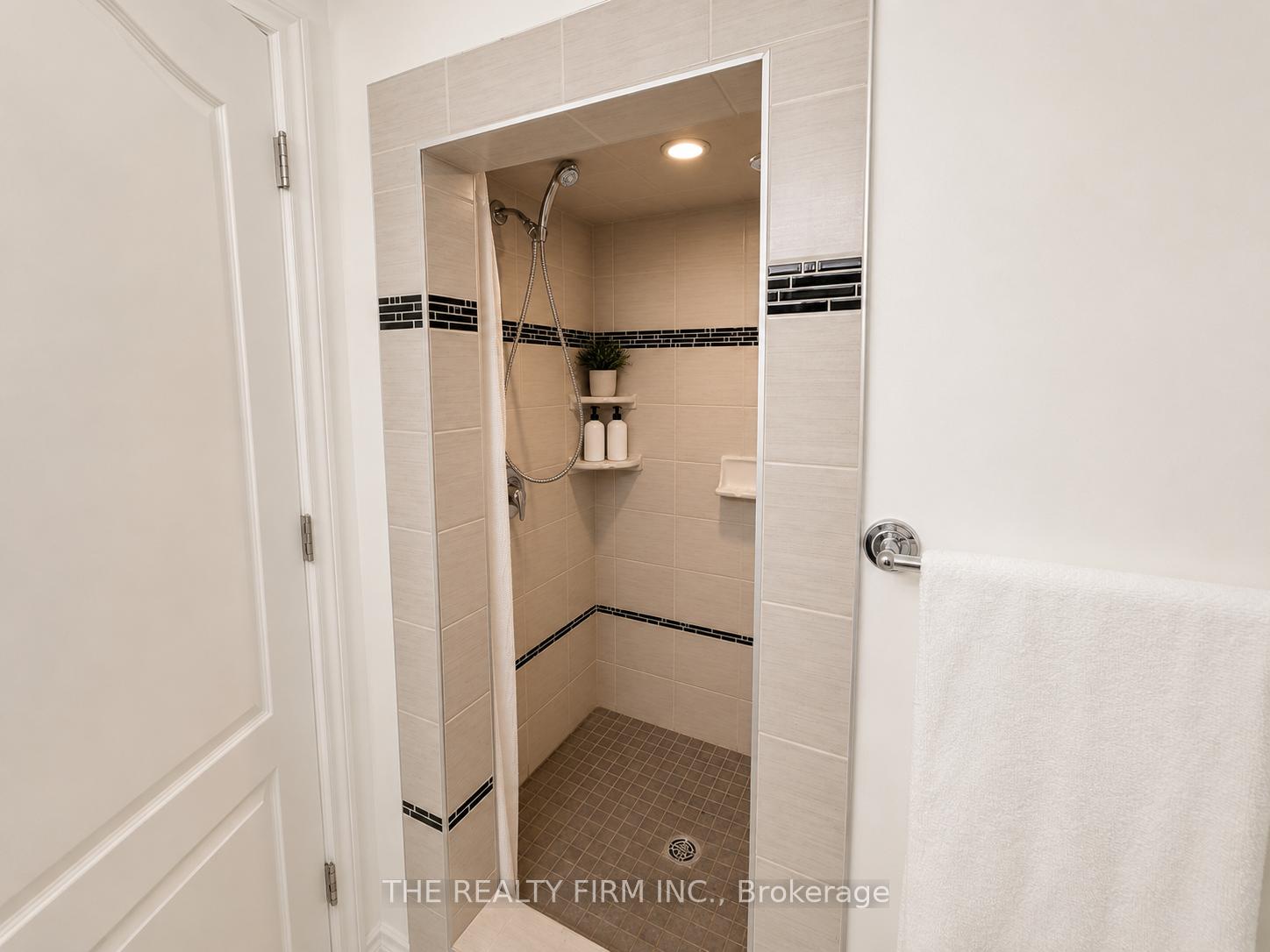 Photo 17 of 1626 Leonard Street, London, East H — HOMEH