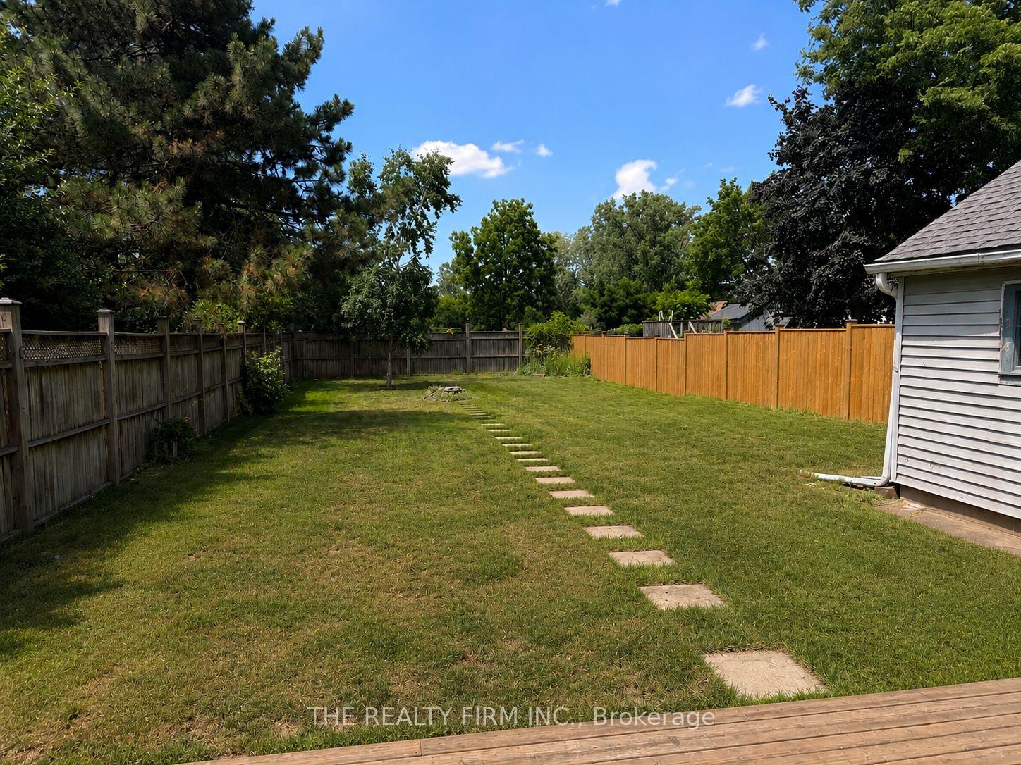 Photo 18 of 1626 Leonard Street, London, East H — HOMEH