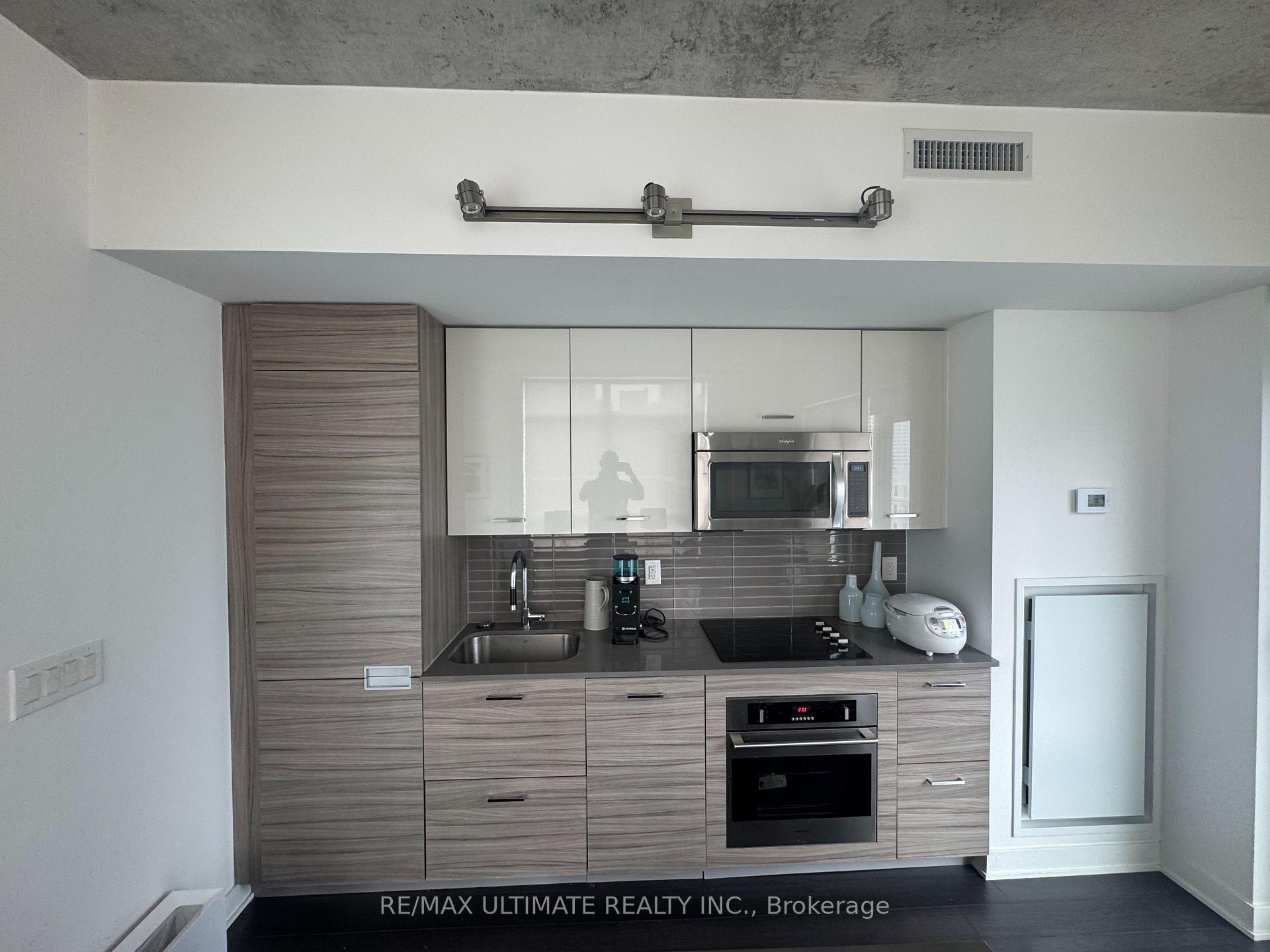 Photo 3 of Unit 2002, 210 Simcoe Street, Toronto, Kensington-Chinatown — HOMEH