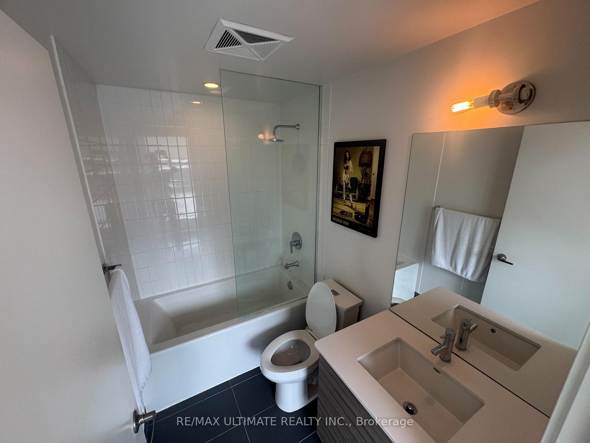 Photo 8 of Unit 2002, 210 Simcoe Street, Toronto, Kensington-Chinatown — HOMEH