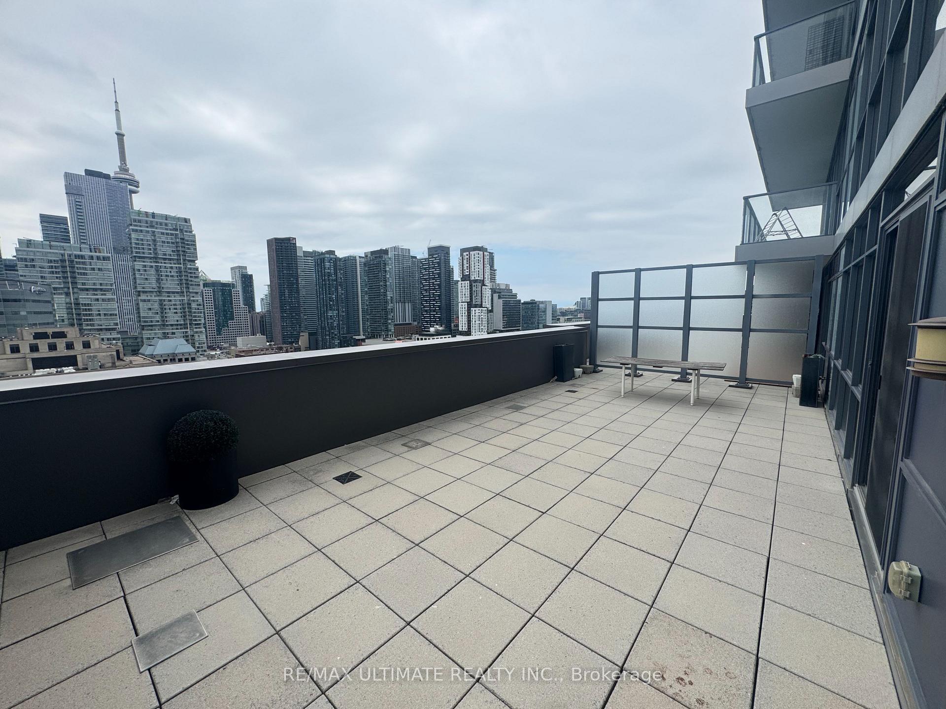 Photo 11 of Unit 2002, 210 Simcoe Street, Toronto, Kensington-Chinatown — HOMEH