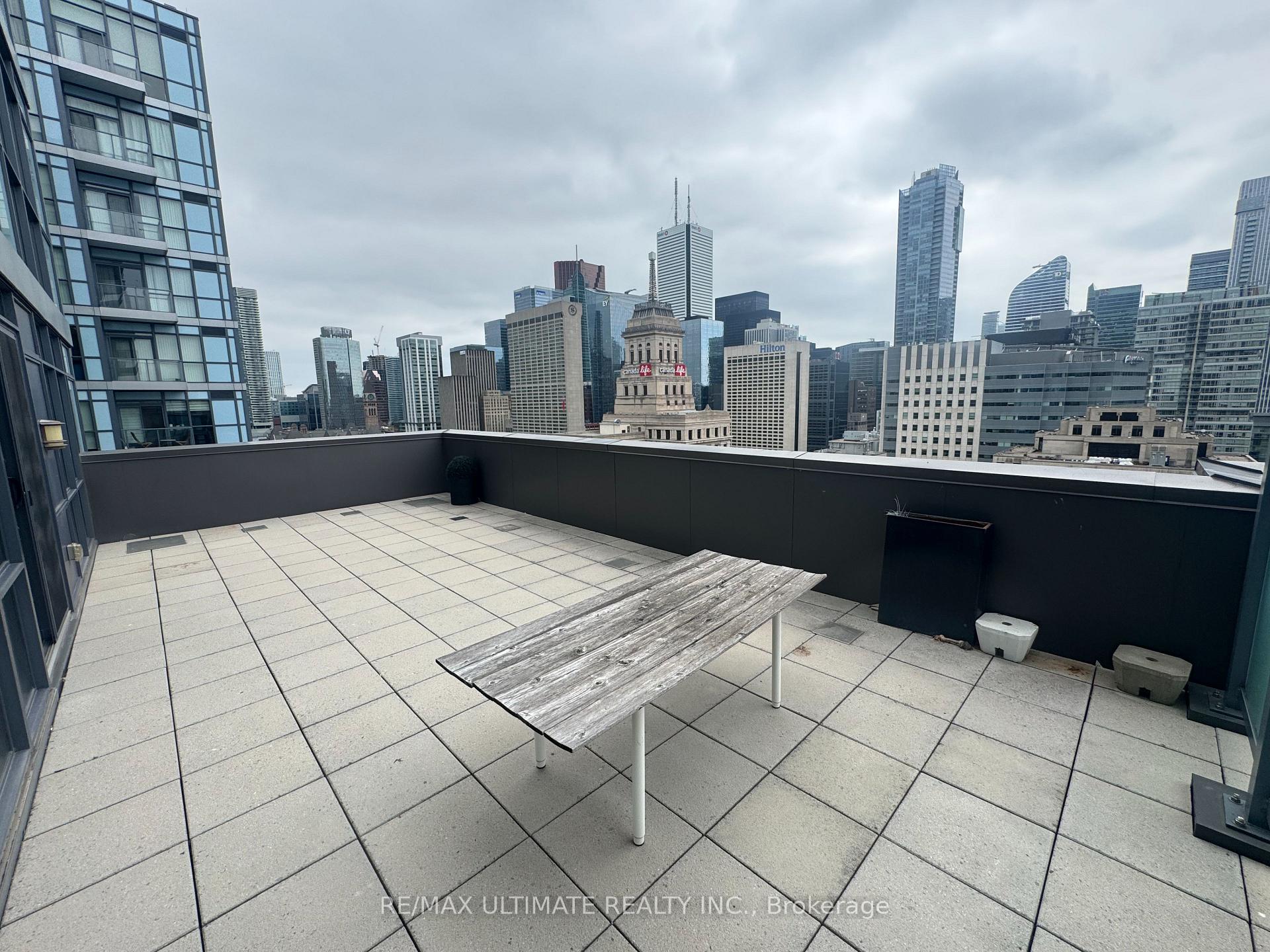 Photo 12 of Unit 2002, 210 Simcoe Street, Toronto, Kensington-Chinatown — HOMEH