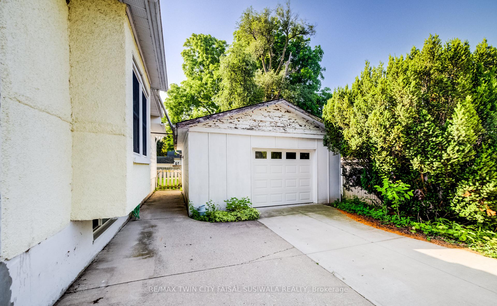Photo 4 of 111 Pinewood Avenue, Cambridge, Lang's Farm — HOMEH