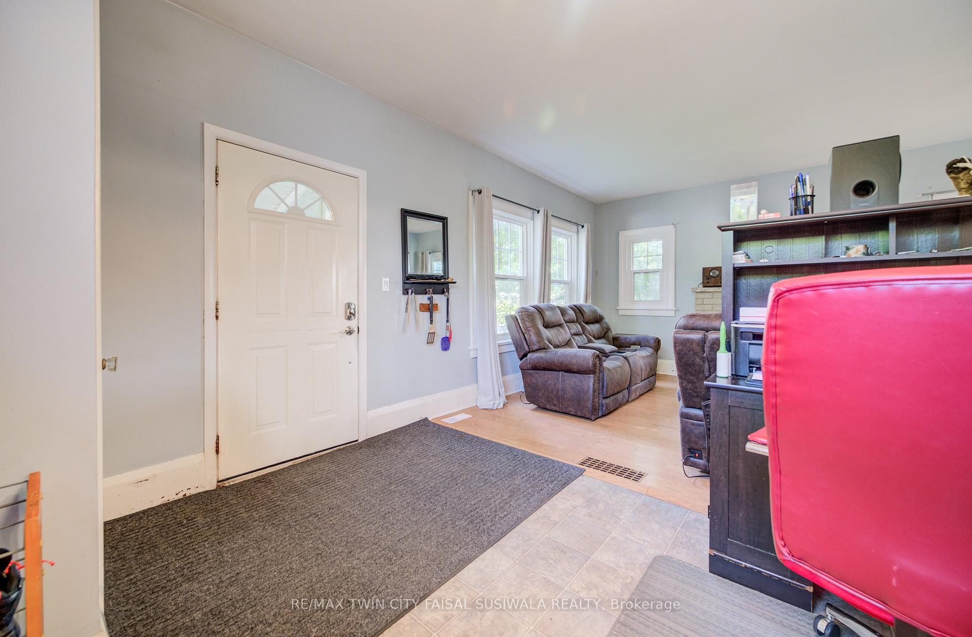 Photo 8 of 111 Pinewood Avenue, Cambridge, Lang's Farm — HOMEH