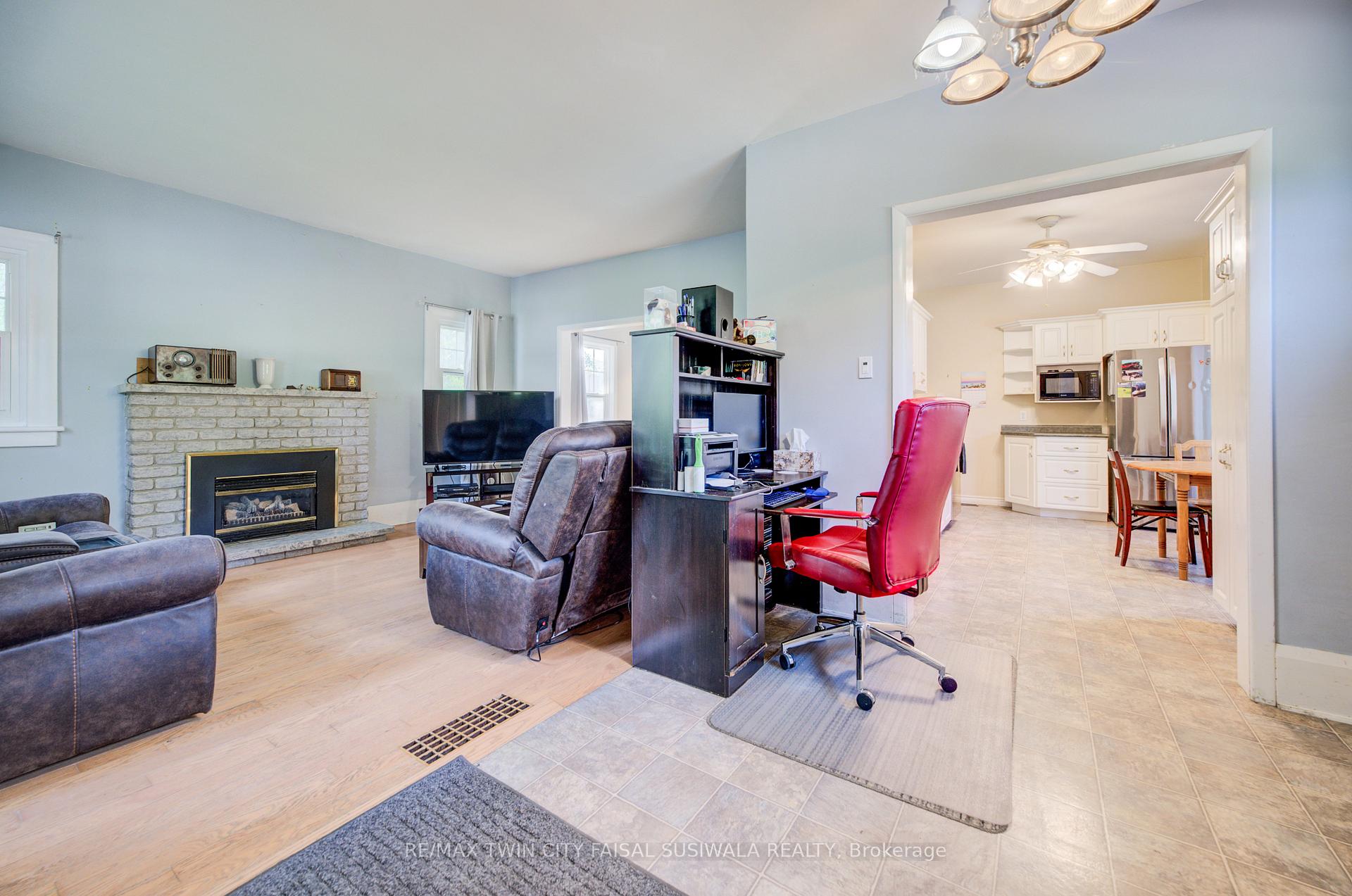 Photo 9 of 111 Pinewood Avenue, Cambridge, Lang's Farm — HOMEH