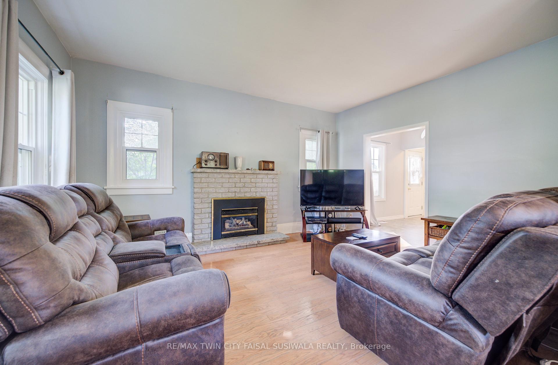 Photo 10 of 111 Pinewood Avenue, Cambridge, Lang's Farm — HOMEH