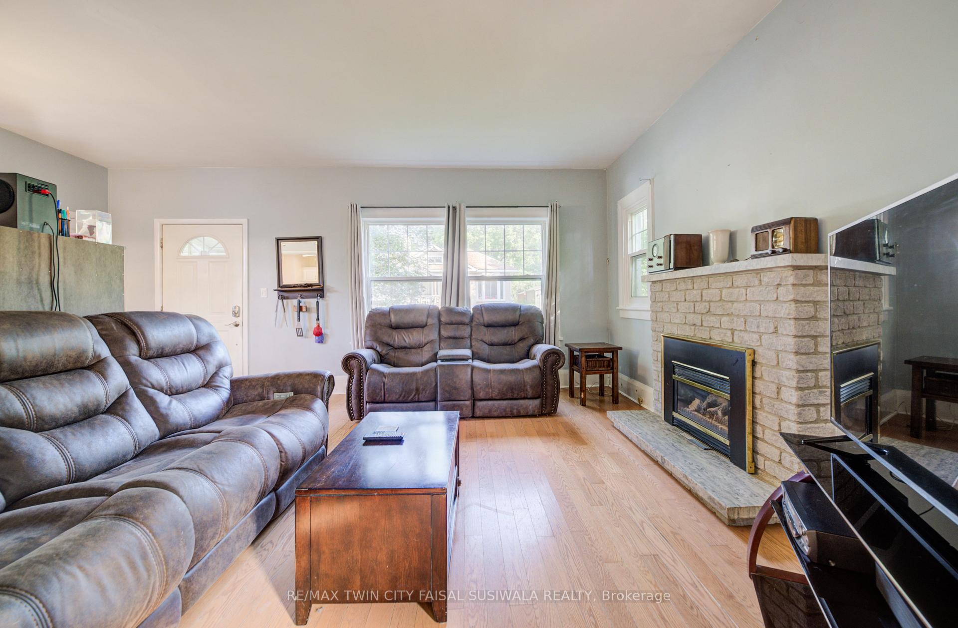 Photo 11 of 111 Pinewood Avenue, Cambridge, Lang's Farm — HOMEH