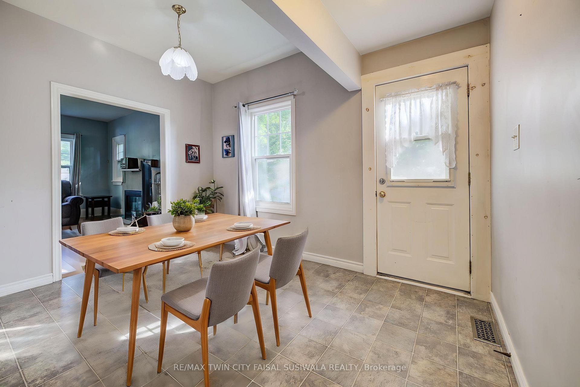 Photo 12 of 111 Pinewood Avenue, Cambridge, Lang's Farm — HOMEH