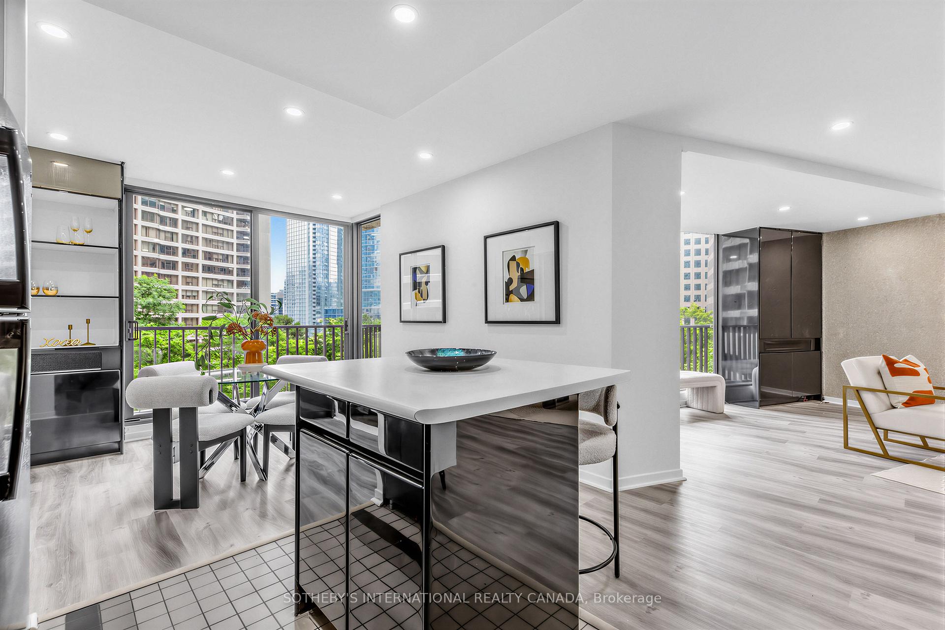 Photo 13 of Unit 1008, 33 Harbour Square, Toronto, Waterfront Communities — HOMEH