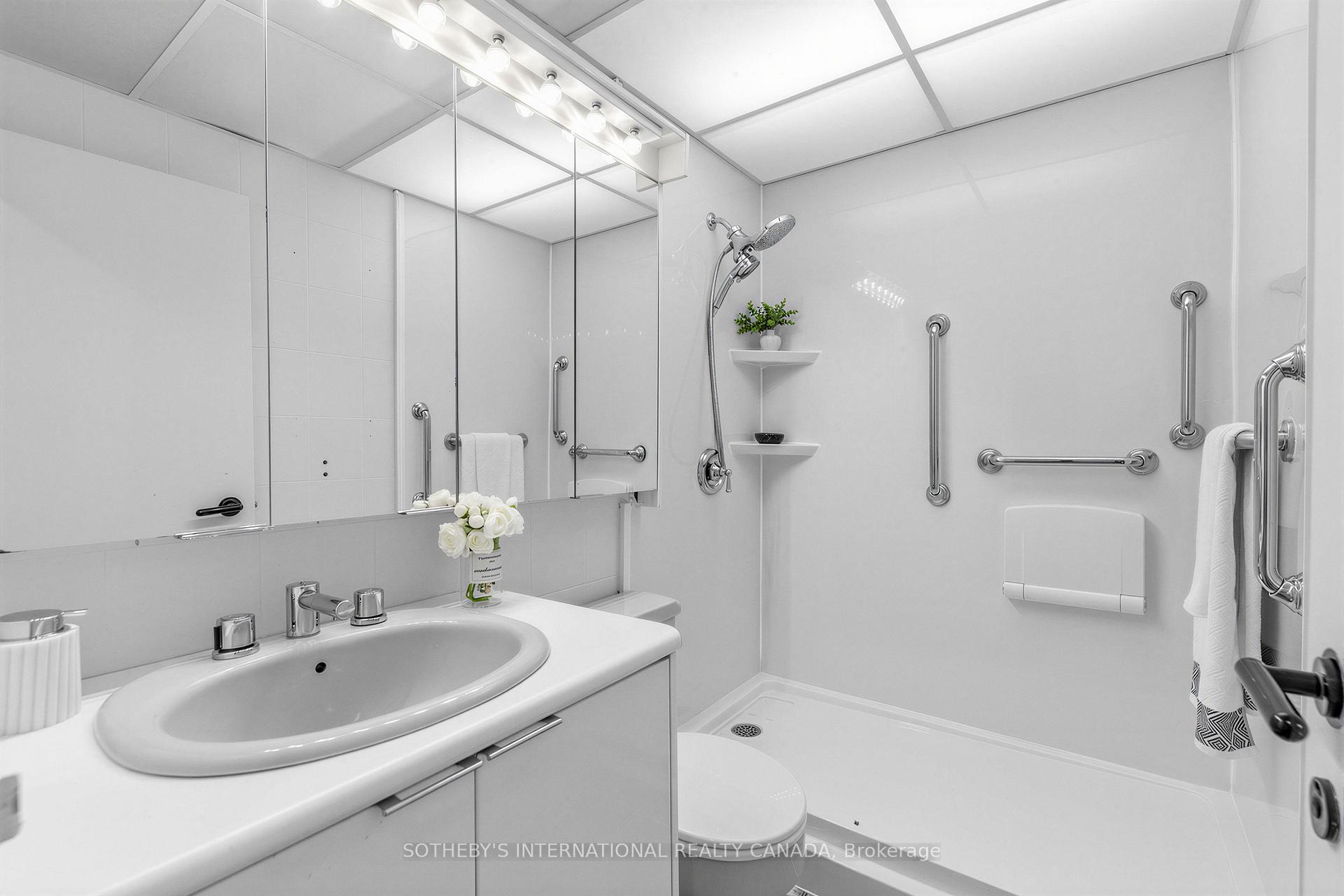 Photo 32 of Unit 1008, 33 Harbour Square, Toronto, Waterfront Communities — HOMEH
