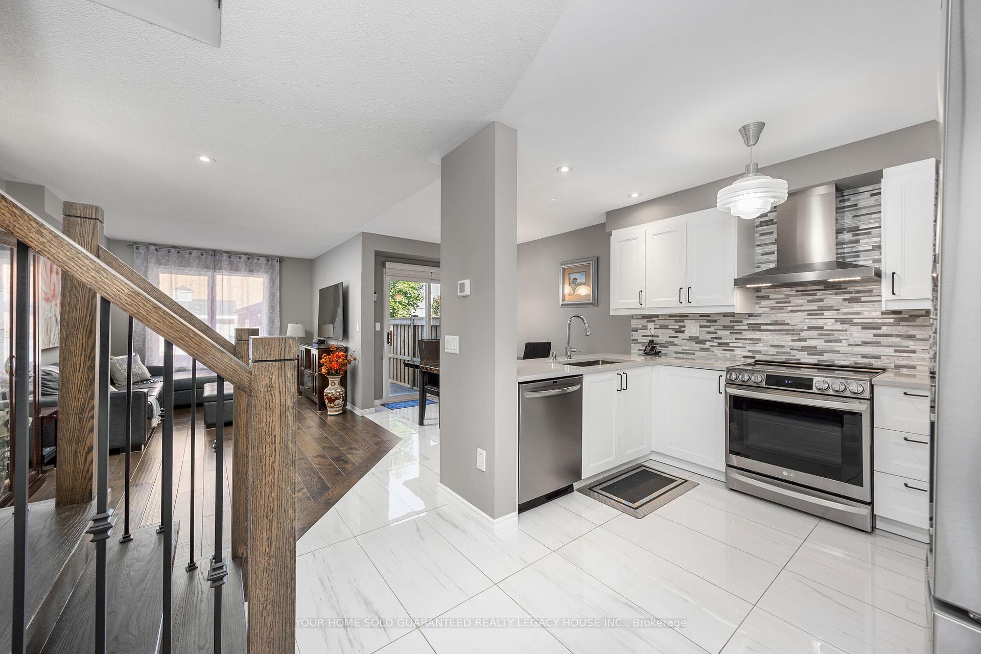 Photo 3 of 105 Knoll Haven Circle, Caledon, Bolton North — HOMEH