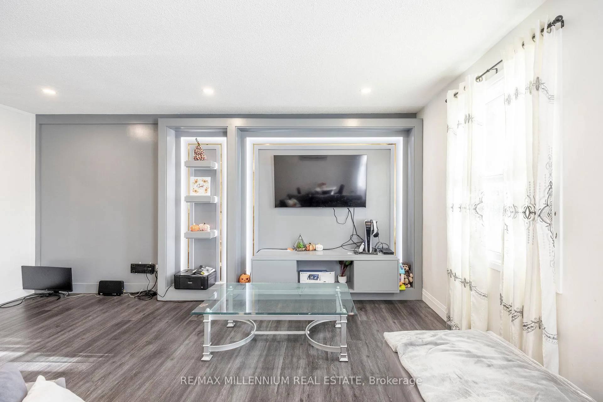 Photo 2 of 44 Oren Boulevard, Barrie, Sunnidale — HOMEH