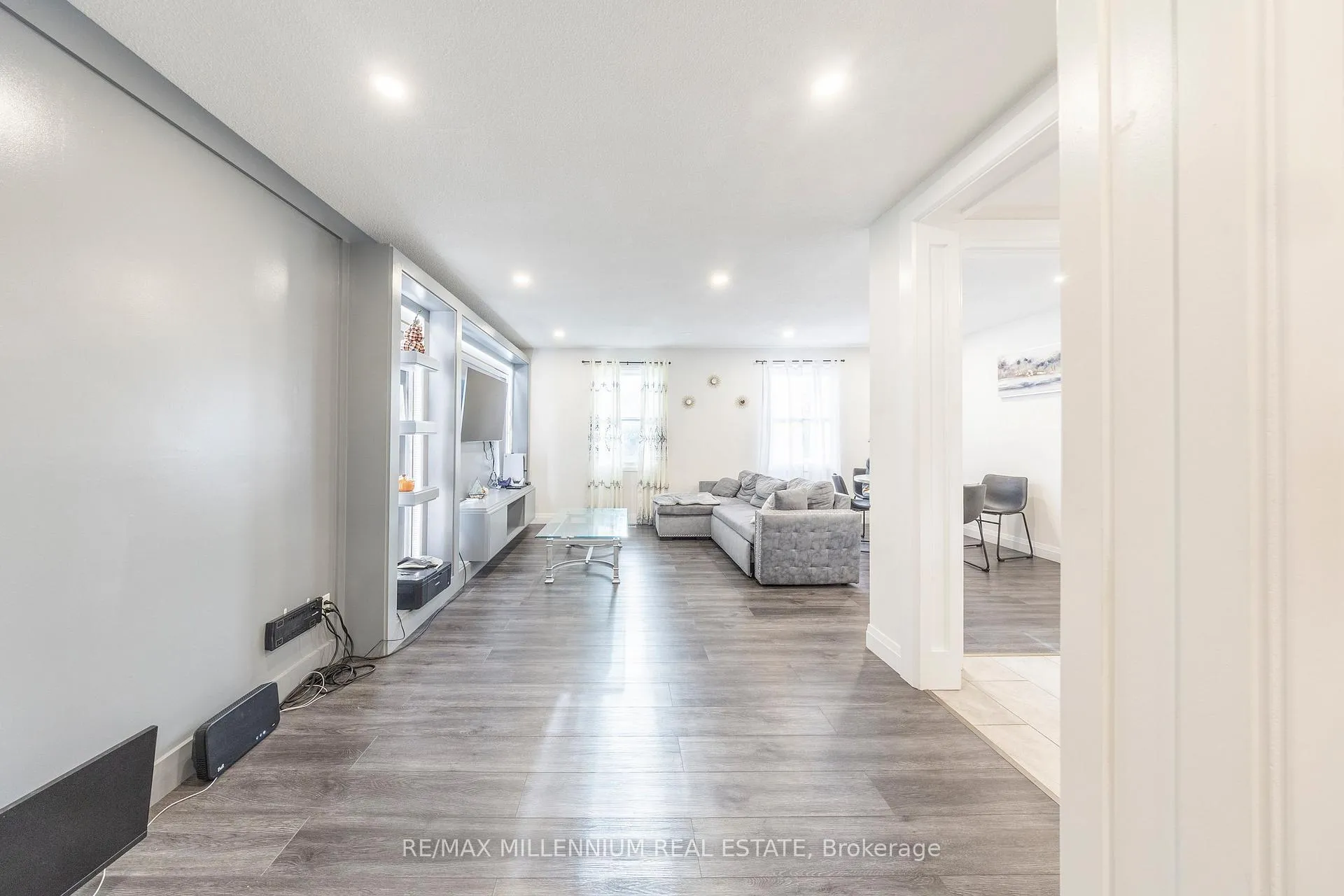Photo 3 of 44 Oren Boulevard, Barrie, Sunnidale — HOMEH