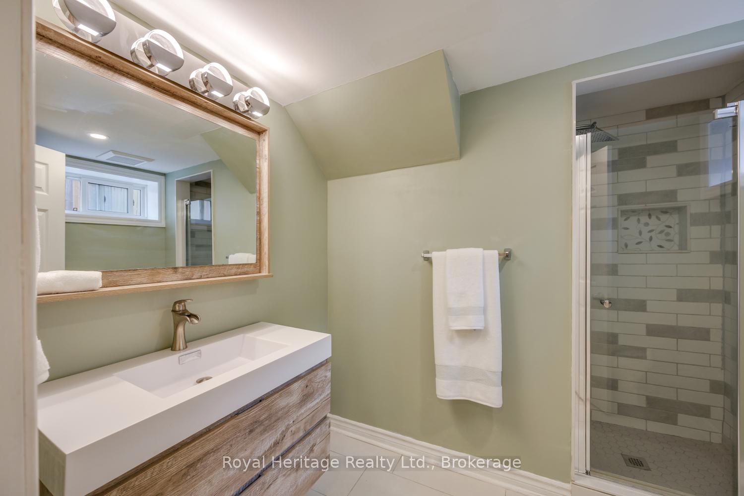 Photo 35 of 4 Jane Street, Clarington, Bowmanville — HOMEH