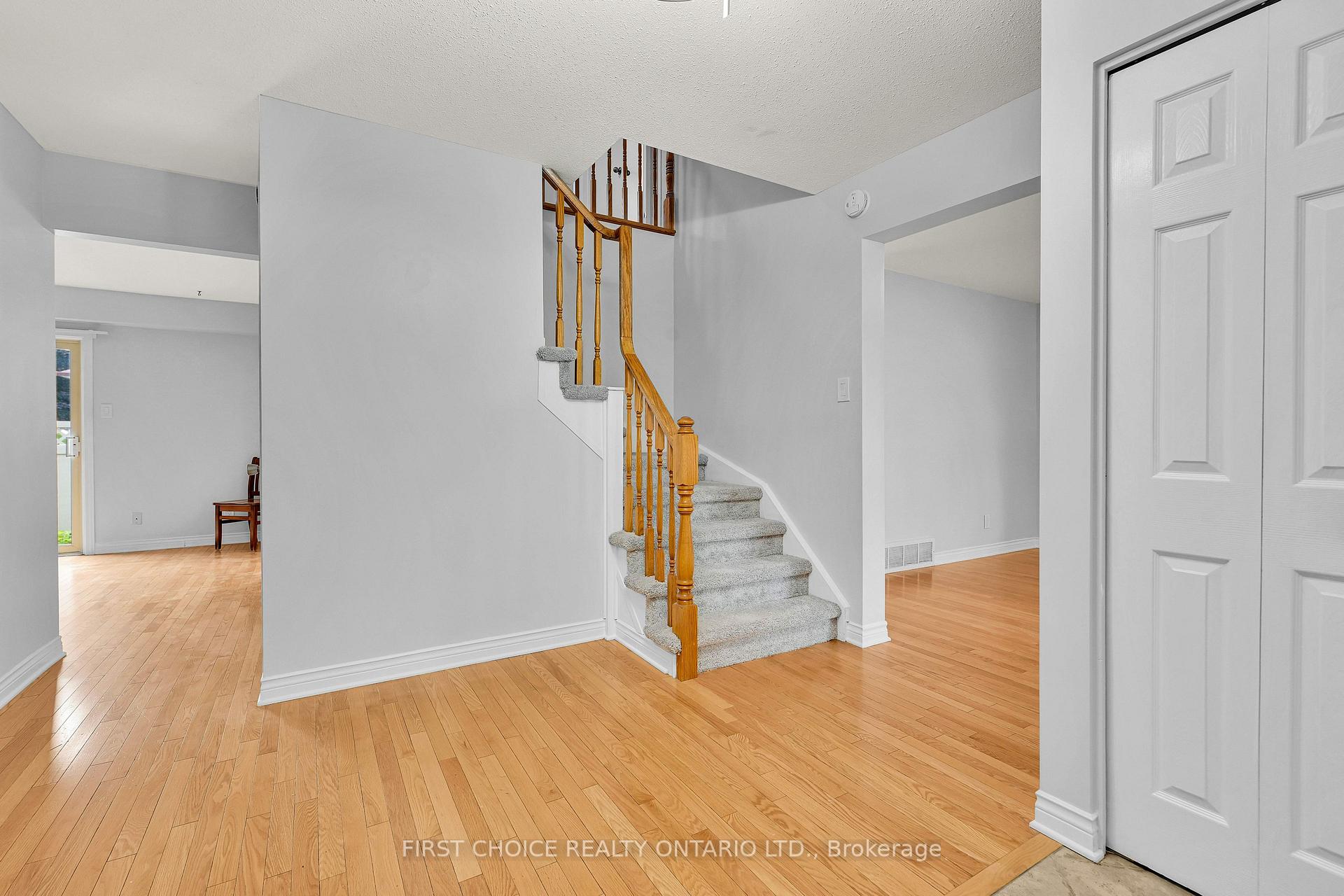 Photo 6 of 100 Waxwing Drive, Ottawa, Hunt Club/Western Community — HOMEH