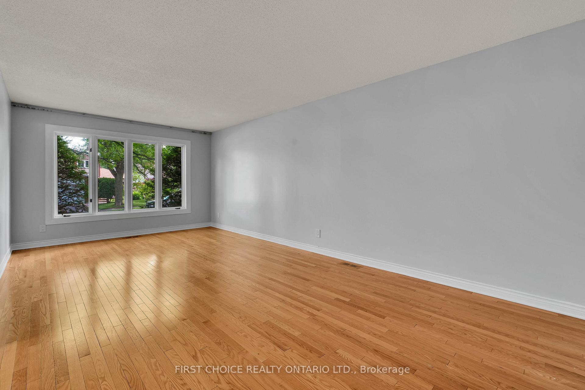 Photo 11 of 100 Waxwing Drive, Ottawa, Hunt Club/Western Community — HOMEH