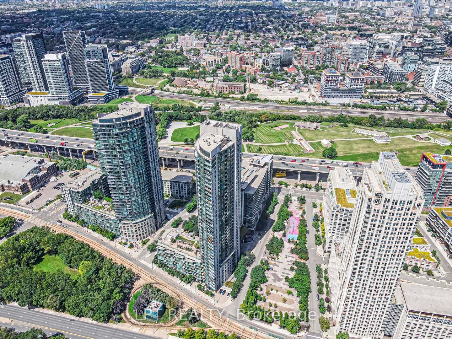 Photo 2 of Unit 217, 215 Fort York Boulevard, Toronto, Niagara — HOMEH