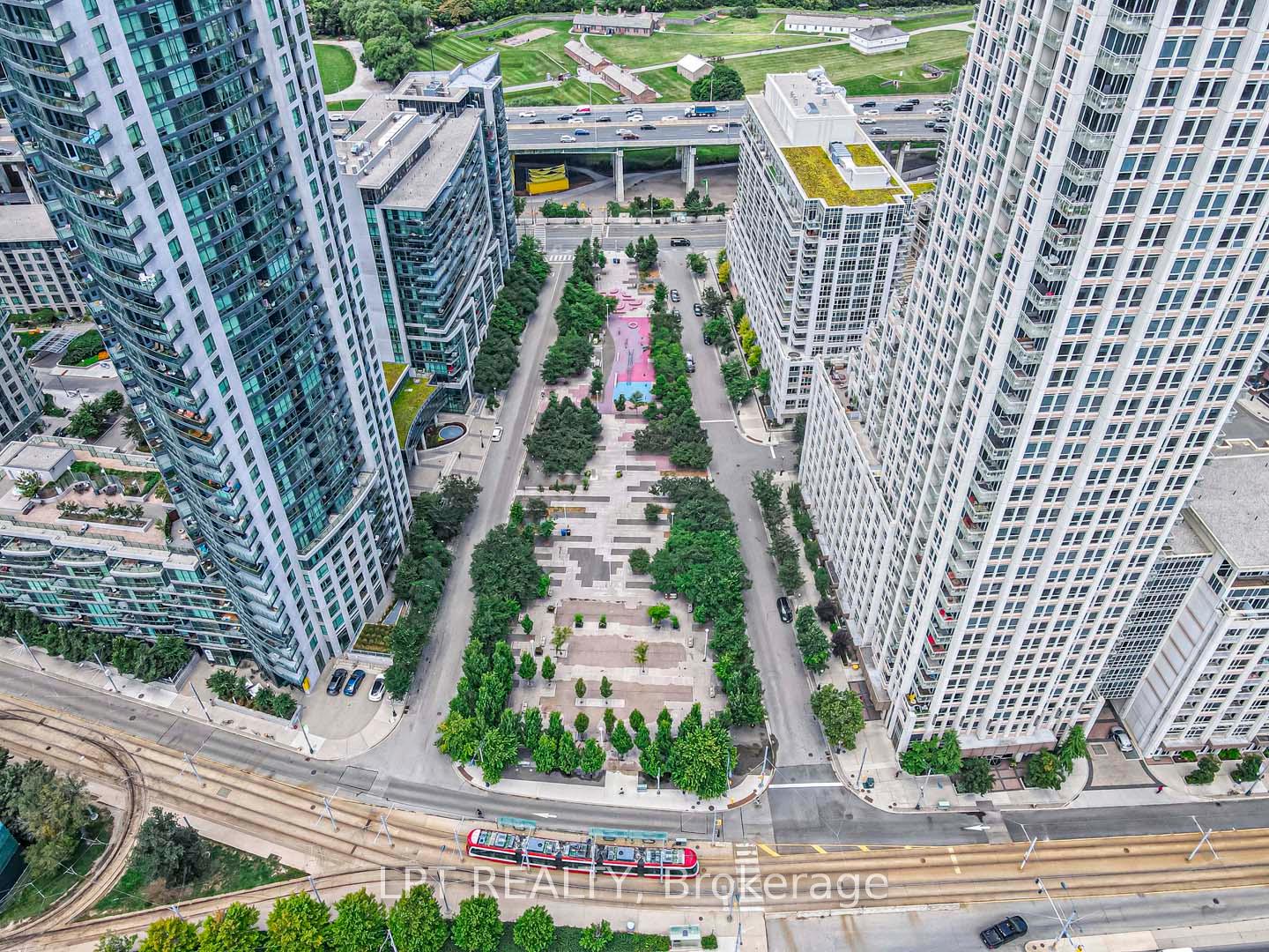 Photo 5 of Unit 217, 215 Fort York Boulevard, Toronto, Niagara — HOMEH