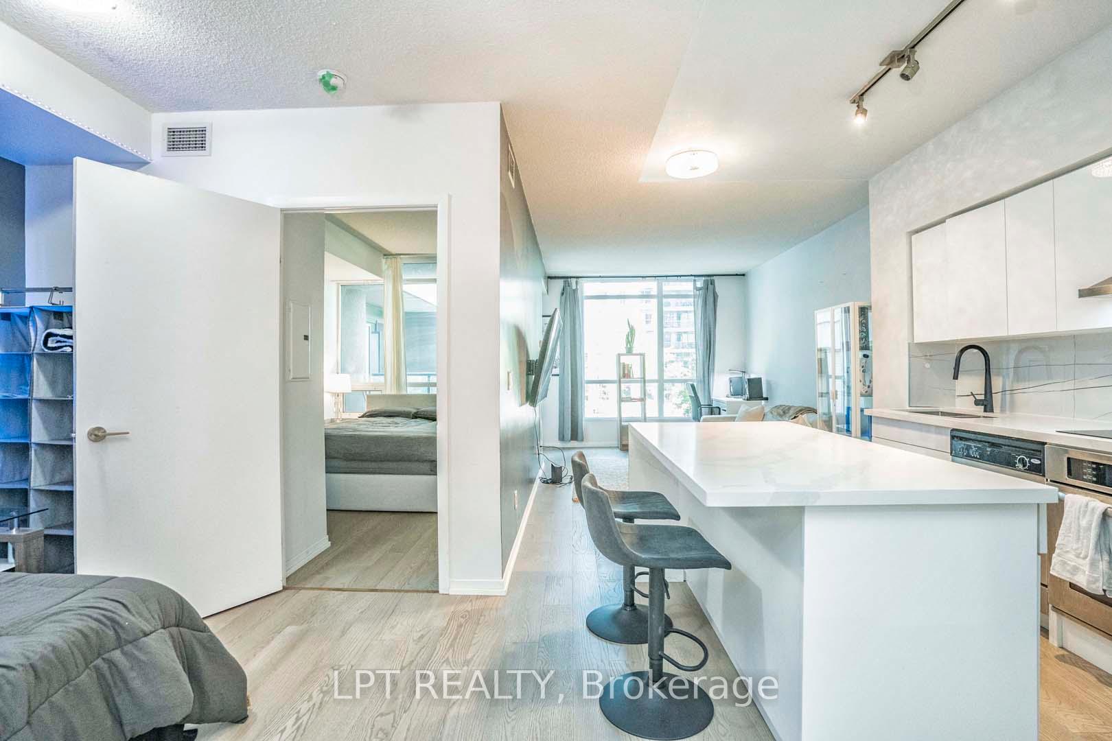 Photo 9 of Unit 217, 215 Fort York Boulevard, Toronto, Niagara — HOMEH