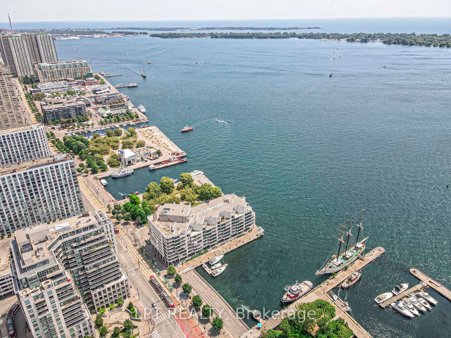 Photo 32 of Unit 217, 215 Fort York Boulevard, Toronto, Niagara — HOMEH