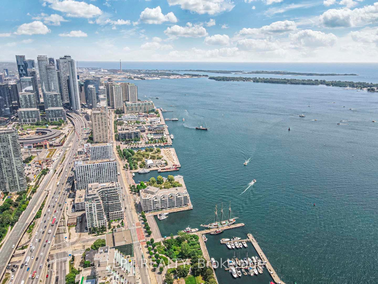 Photo 33 of Unit 217, 215 Fort York Boulevard, Toronto, Niagara — HOMEH