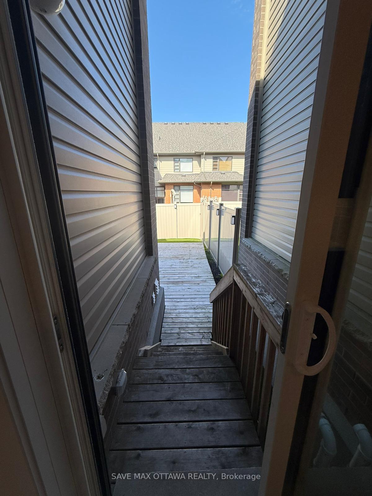 Photo 32 of 92 Longworth Avenue, Ottawa, Leitrim — HOMEH