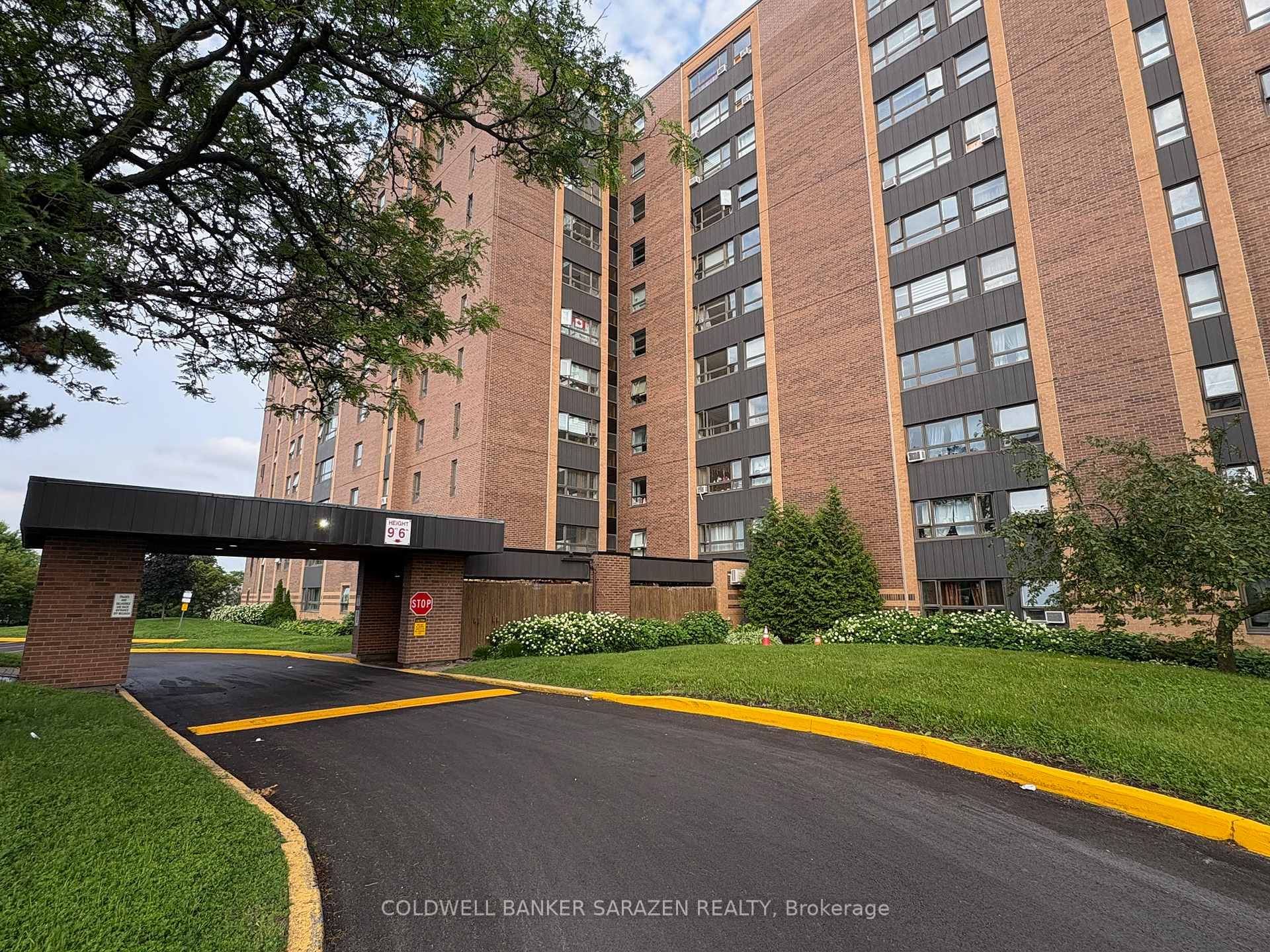 Photo of Unit 811, 1356 Meadowlands Drive E