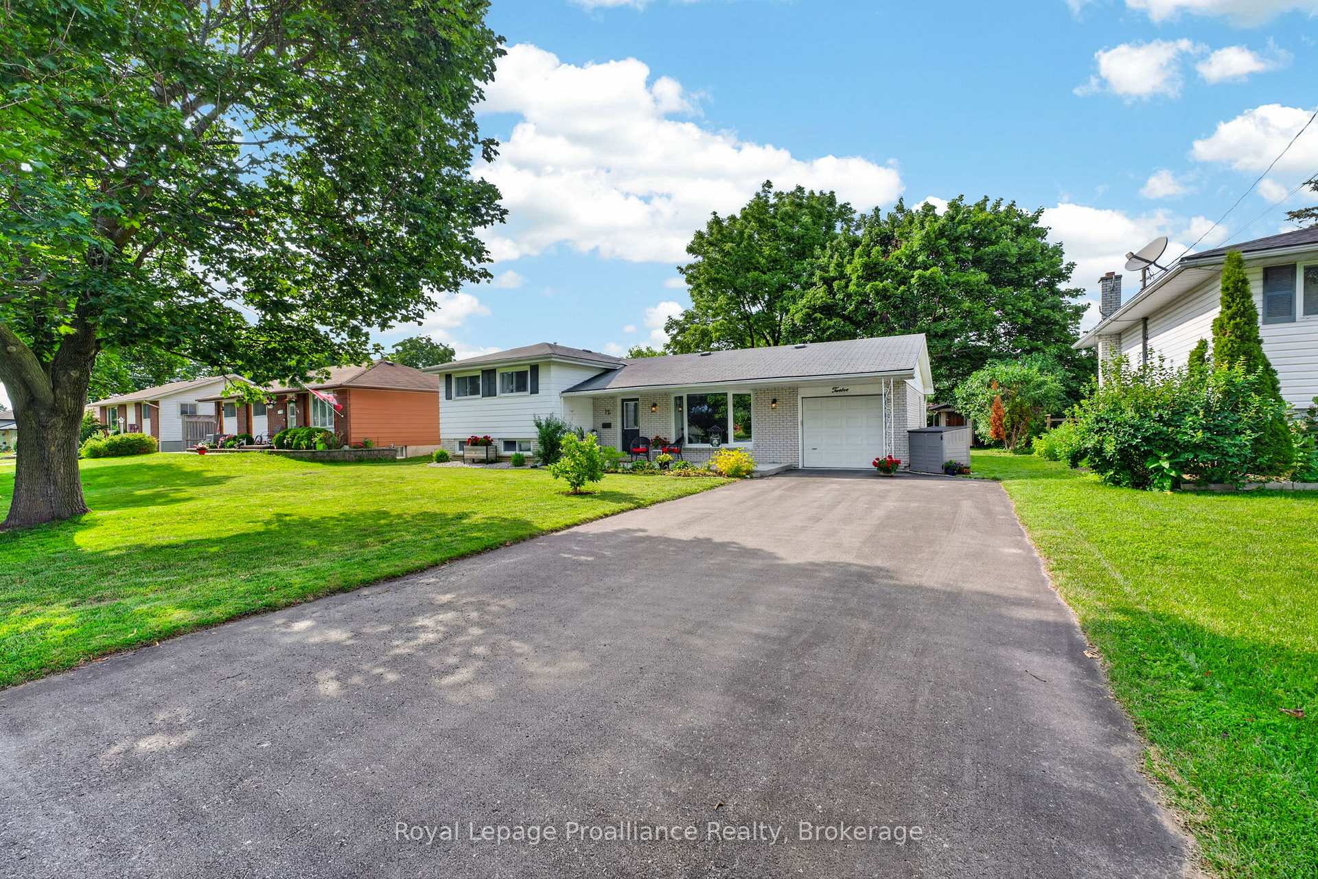 Photo 2 of 12 Stavebank Road, Belleville, Belleville Ward — HOMEH